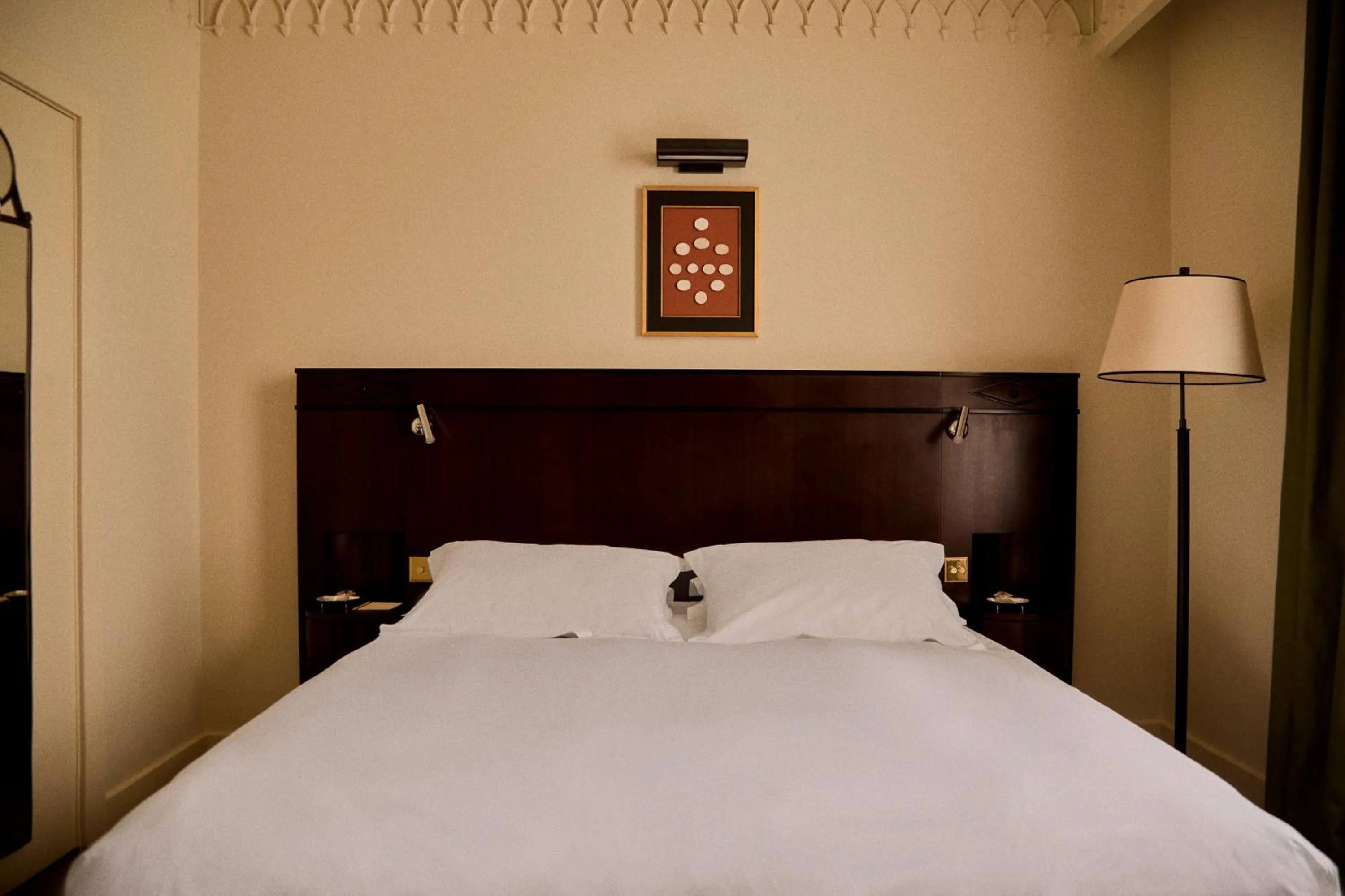 Photo of the whole room, Bed in Grand Hotel Bellevue London