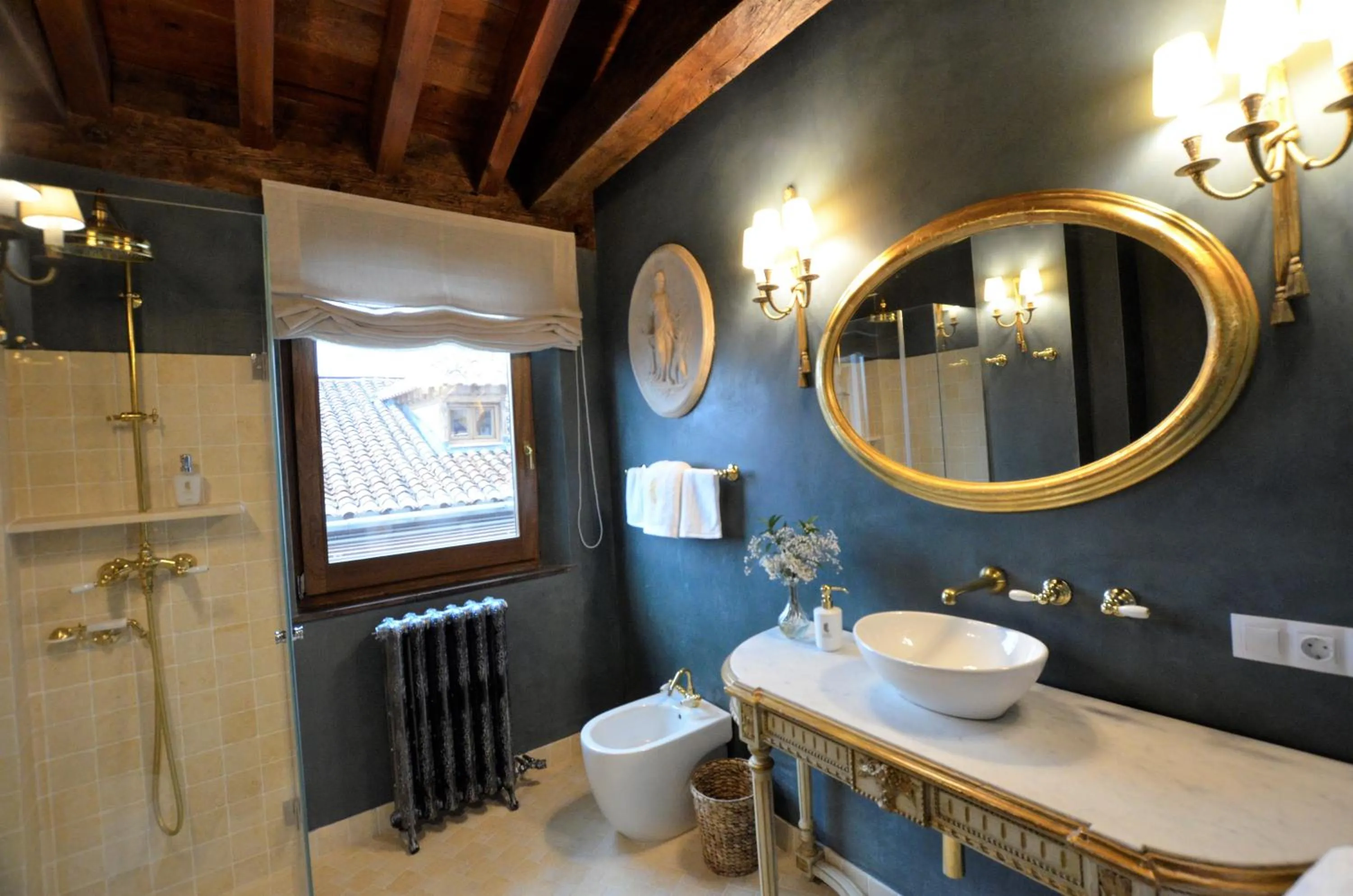 Toilet in La Corrala del Realejo