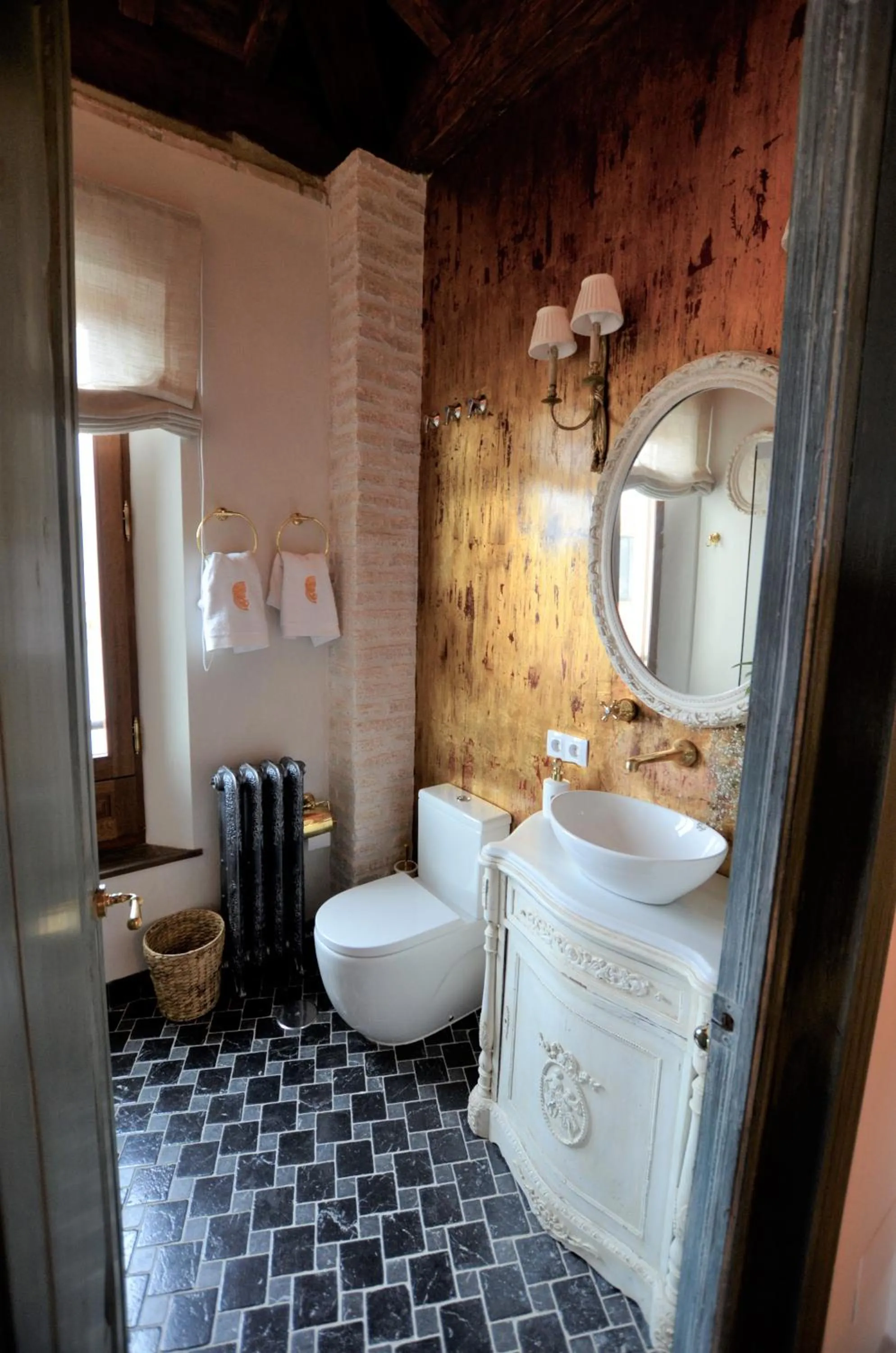 Toilet in La Corrala del Realejo