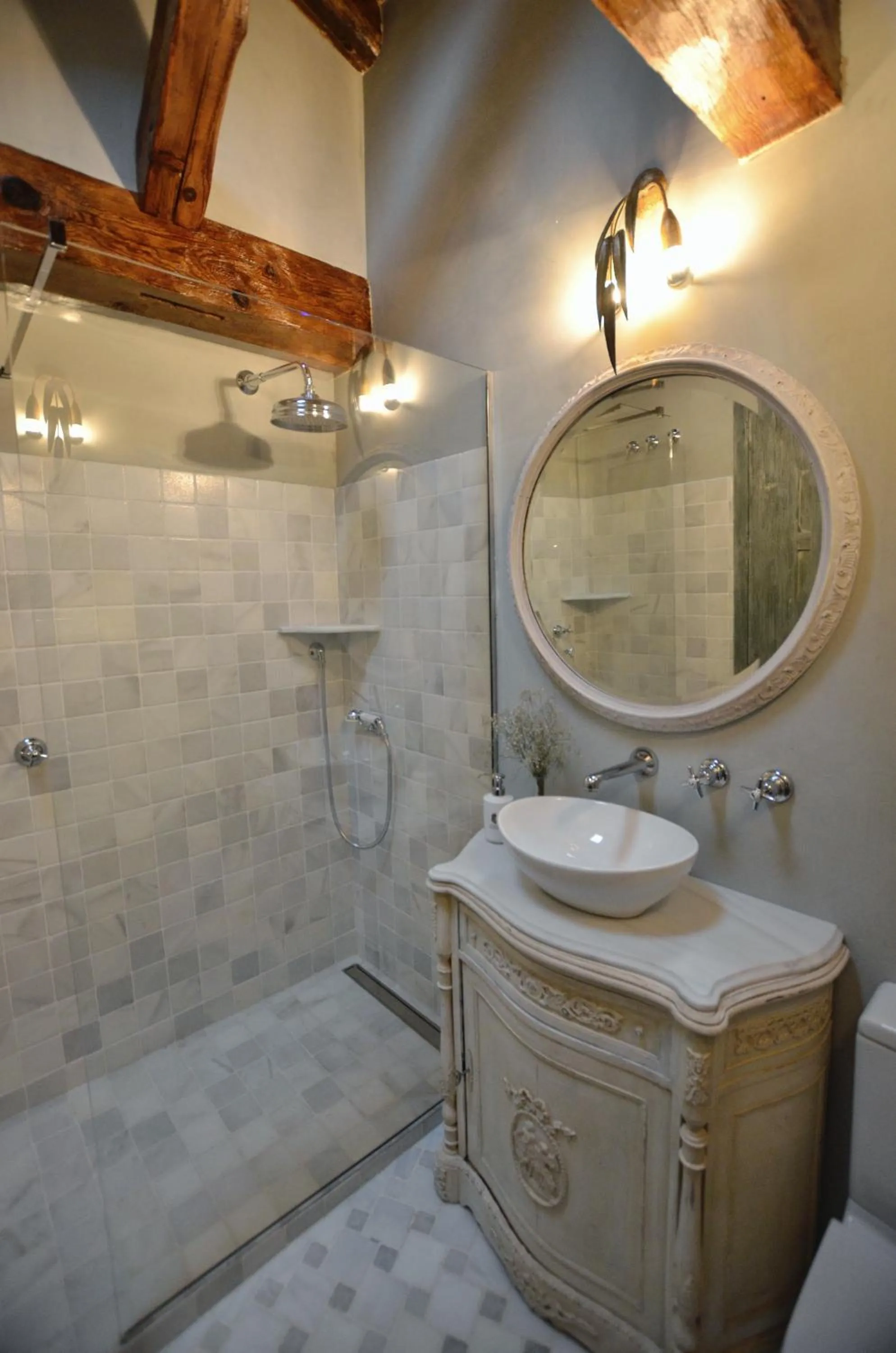 Shower in La Corrala del Realejo