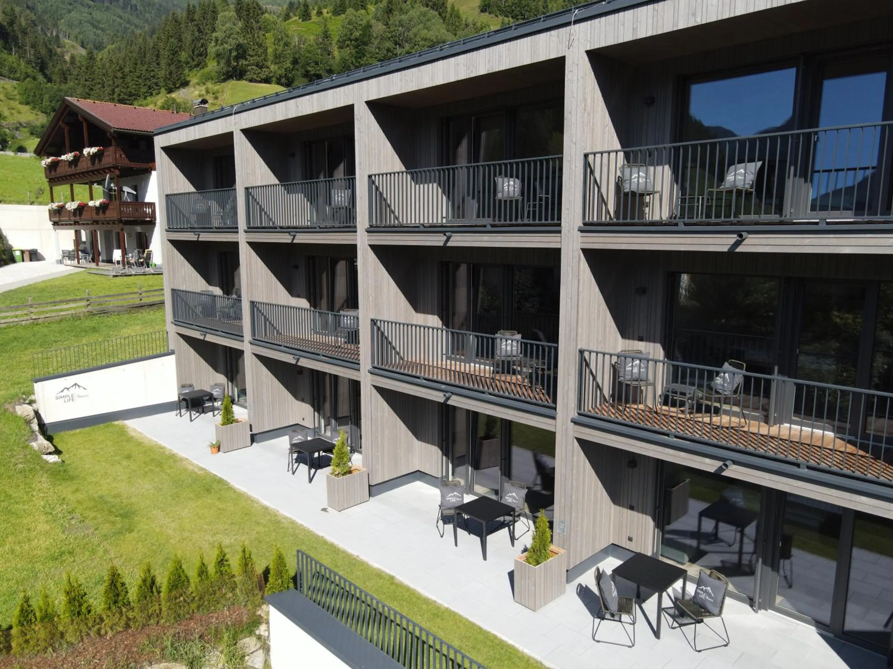 Simple Life Apartments