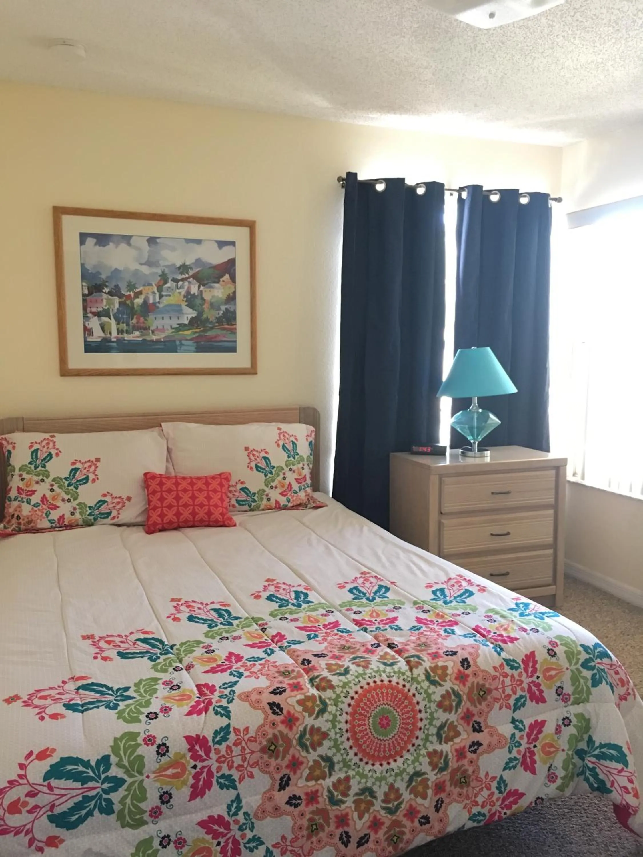 Bedroom in Mickey's Paradise