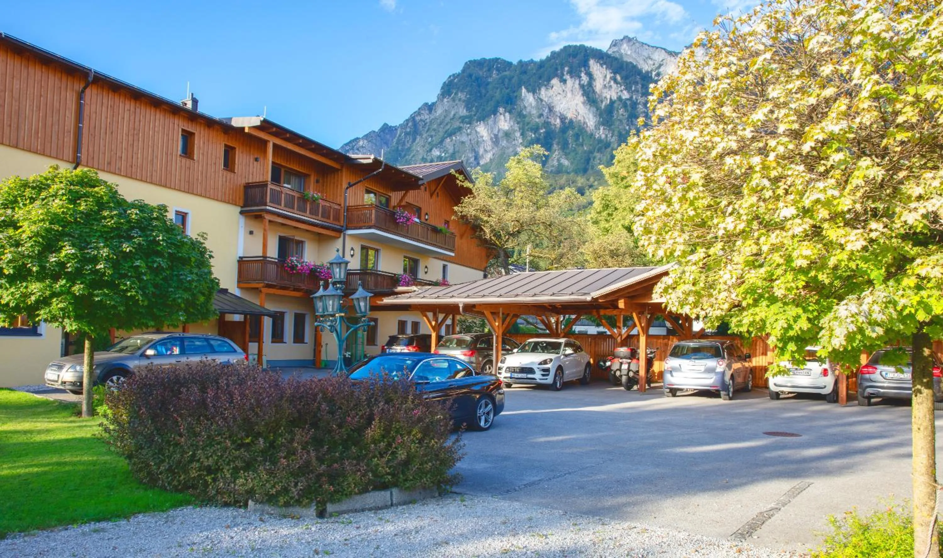 Parking in Garten - Hotel Sallerhof