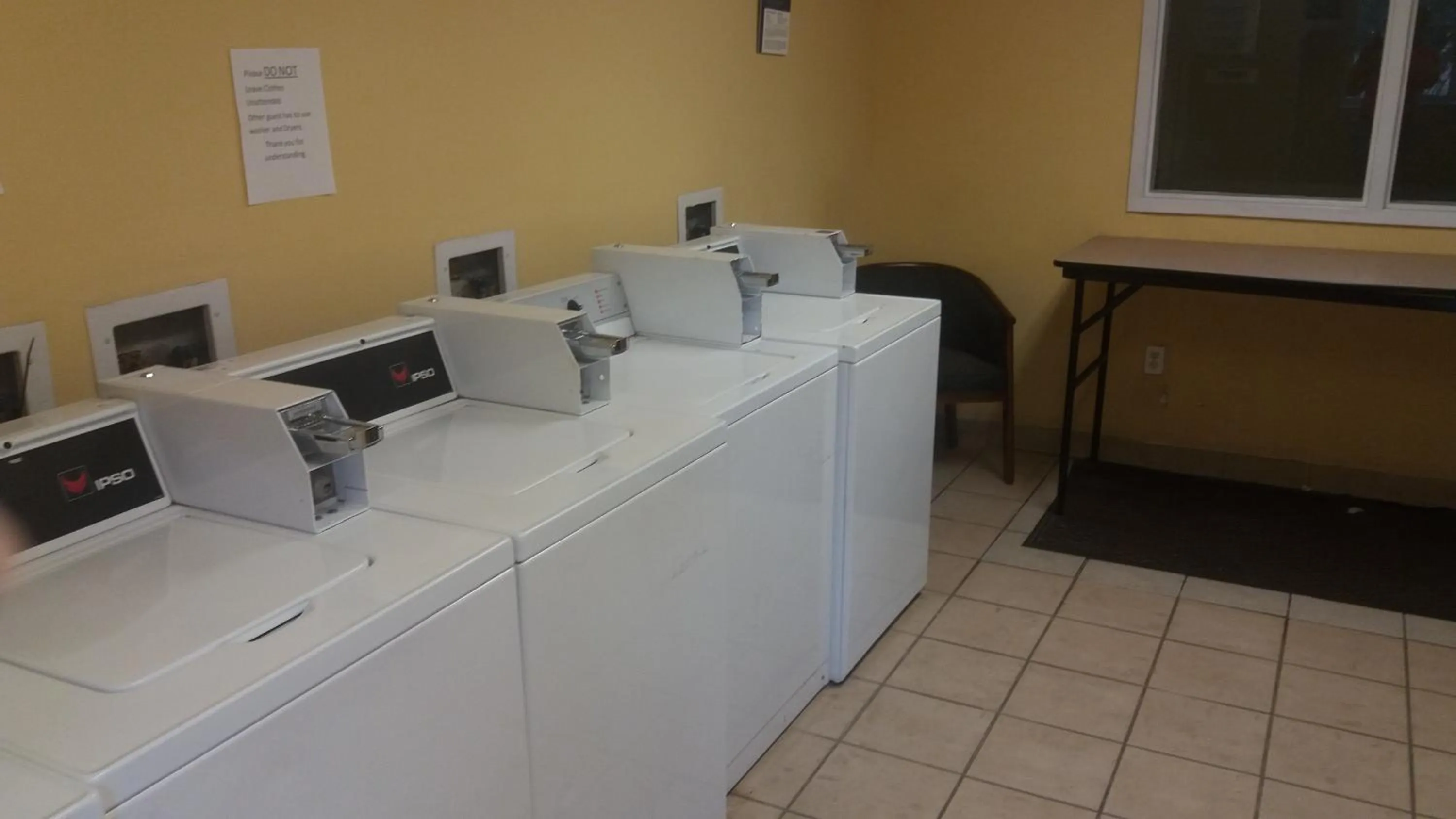 washing machine in Motel 6 Myrtle Beach