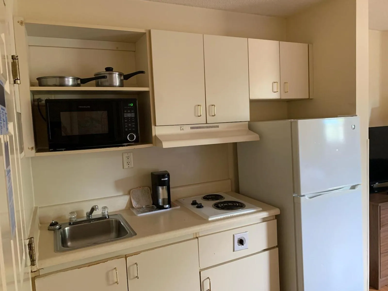 Kitchen or kitchenette in Motel 6 Myrtle Beach