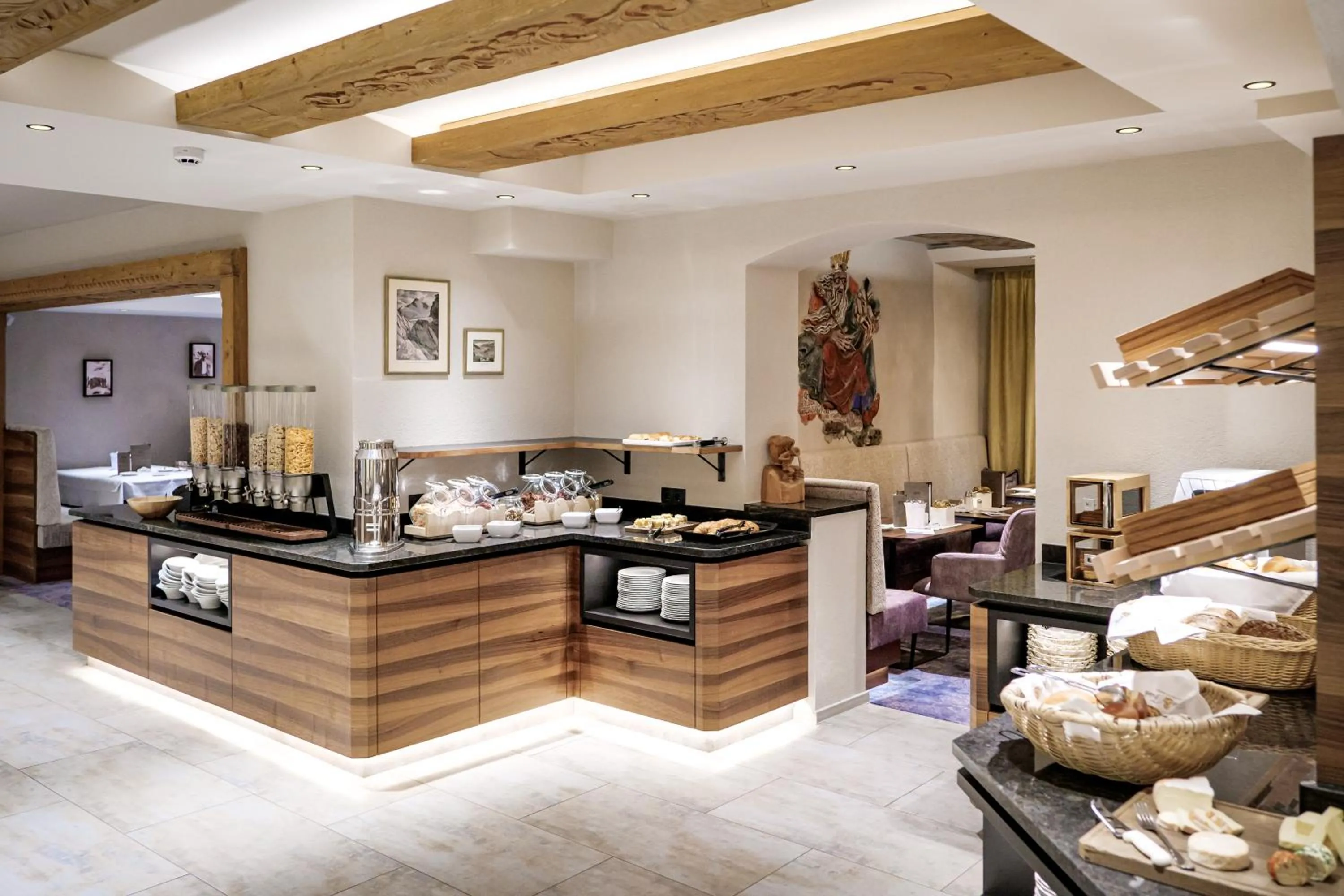 Buffet breakfast in Hotel Alpenland