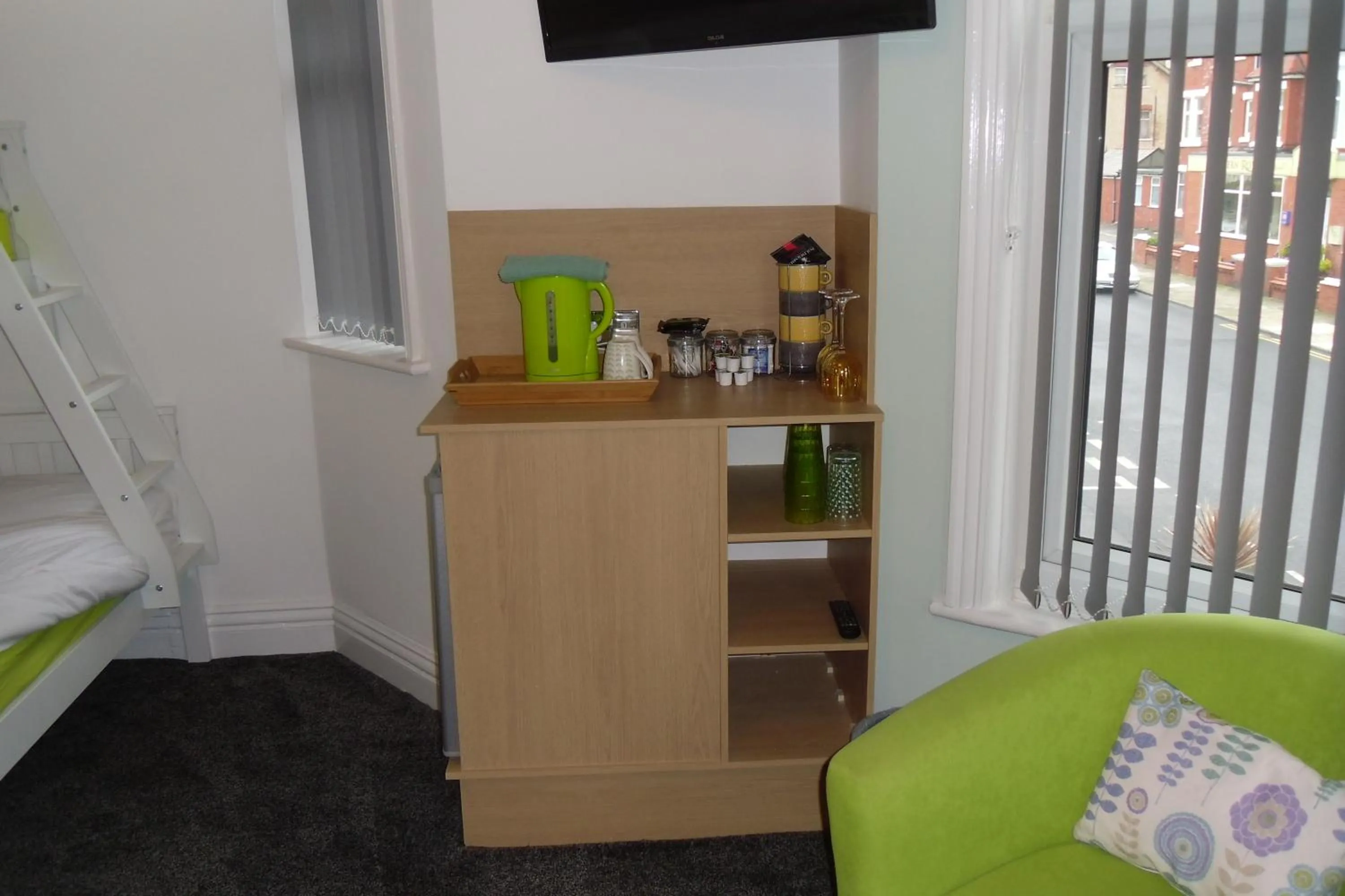 Coffee/tea facilities, Bed in The Beaucliffe Hotel