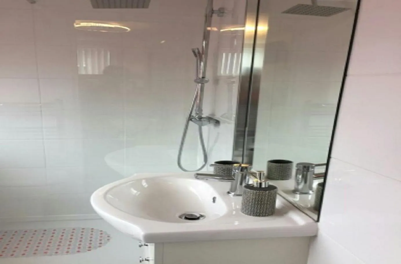 Shower in The Beaucliffe Hotel