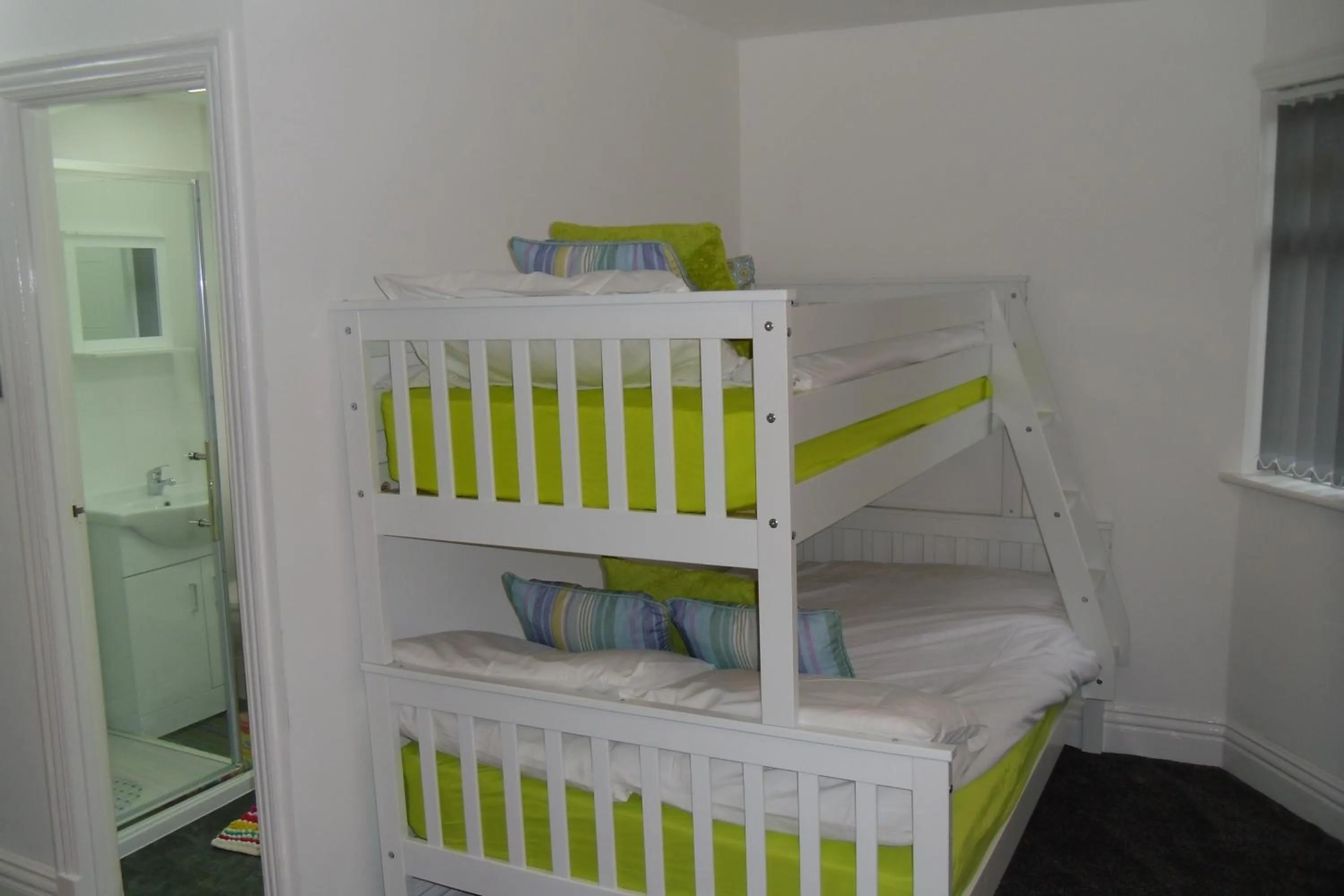 bunk bed, Bed in The Beaucliffe Hotel