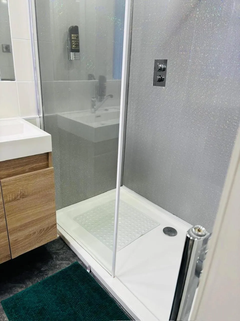 Shower in The Beaucliffe Hotel