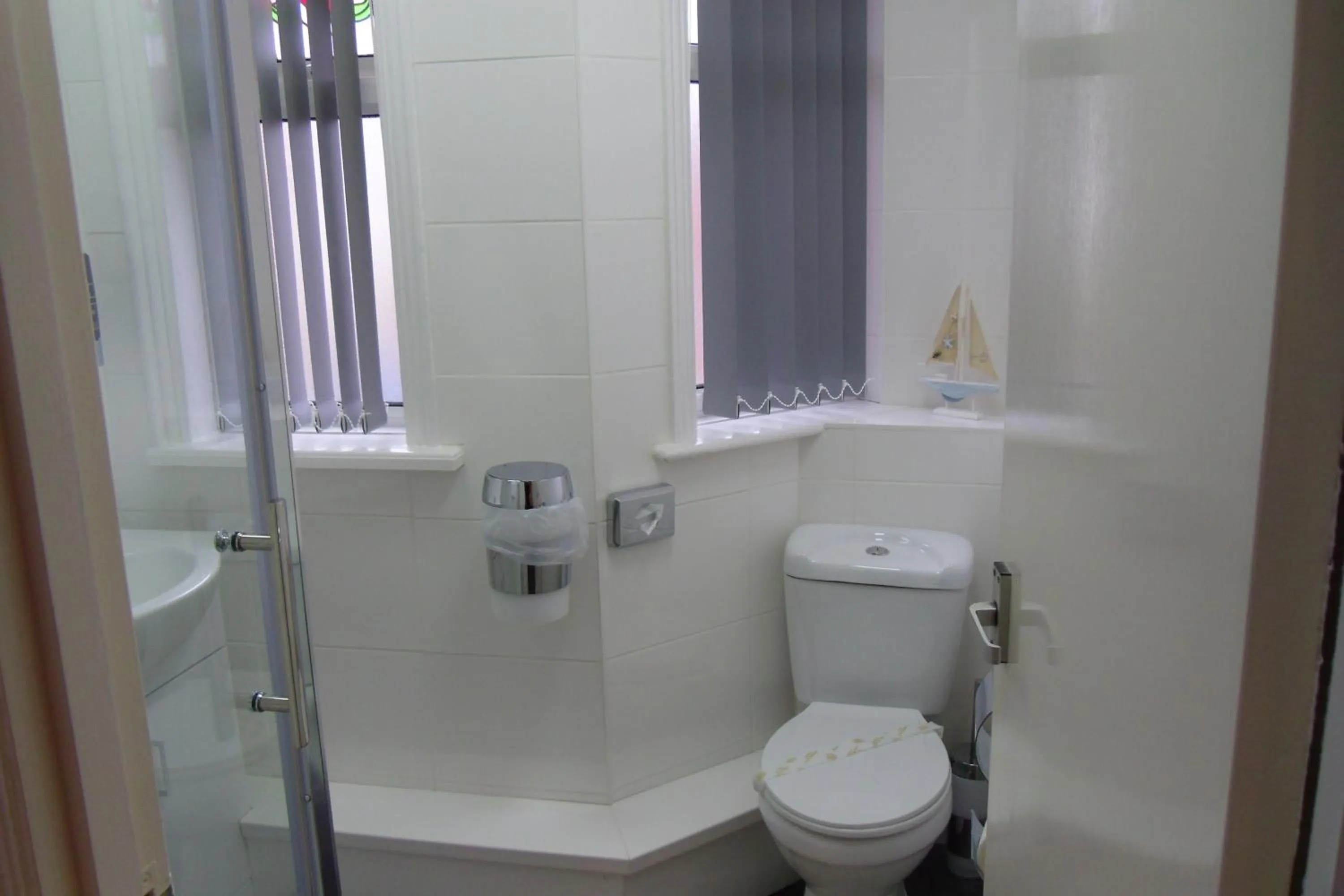 Bathroom in The Beaucliffe Hotel