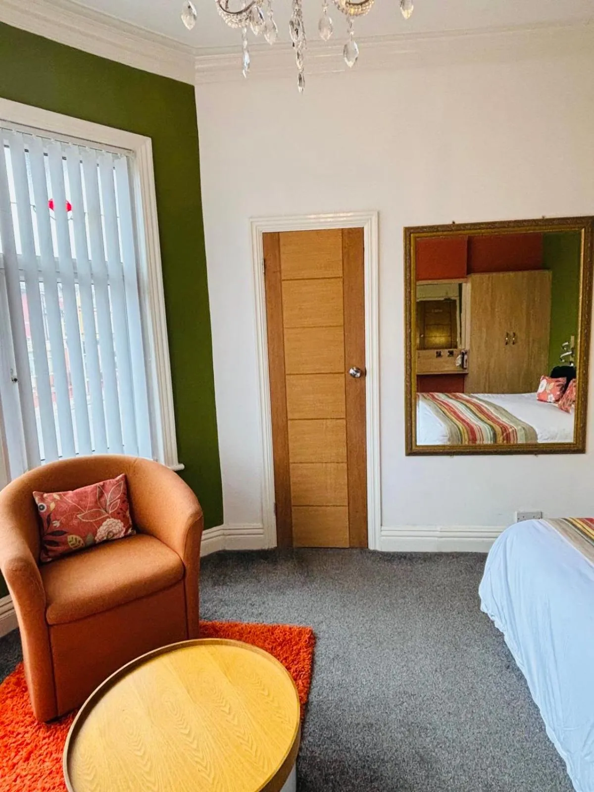 Seating area, Bed in The Beaucliffe Hotel