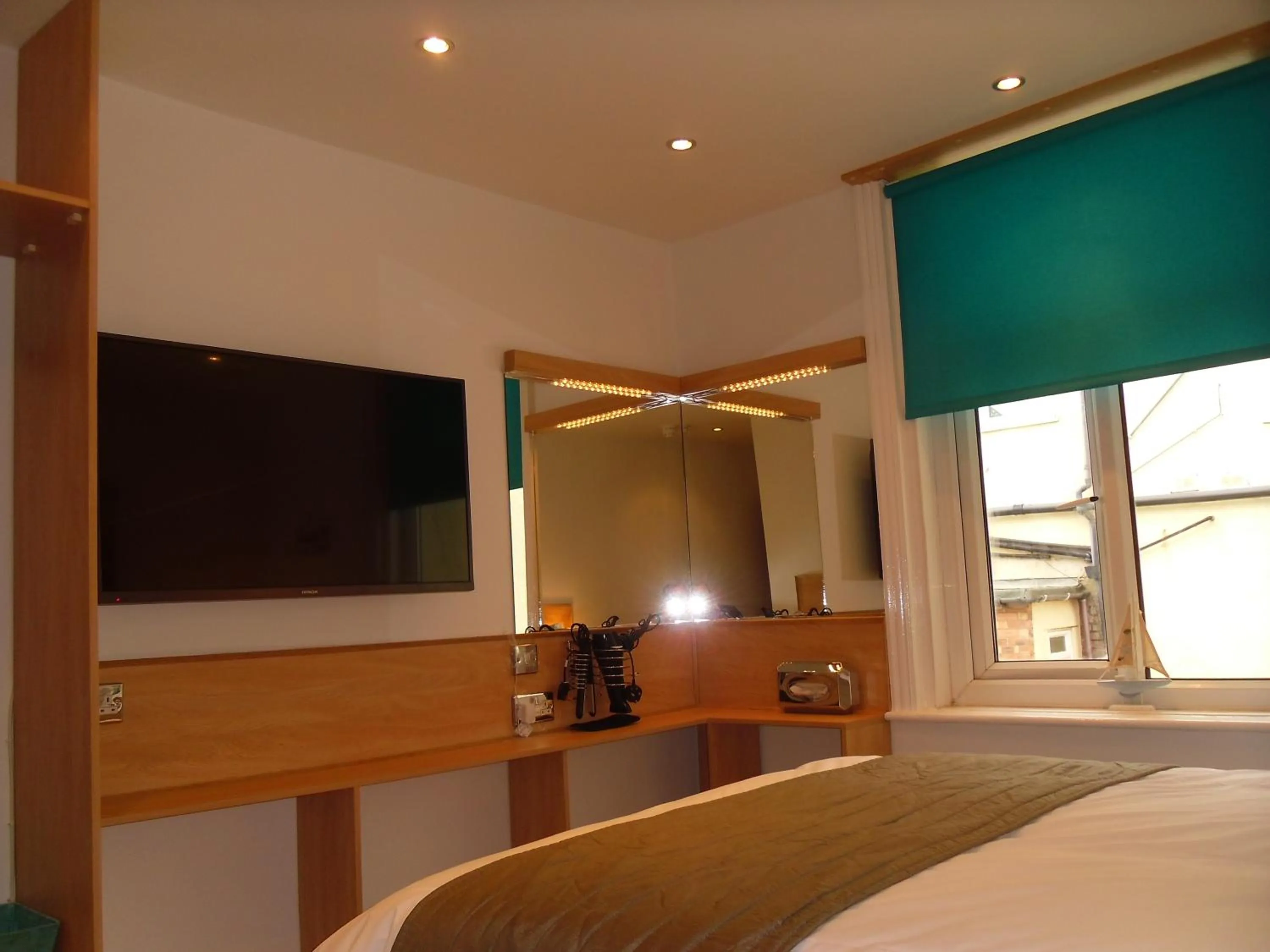 Bedroom, Bed in The Beaucliffe Hotel