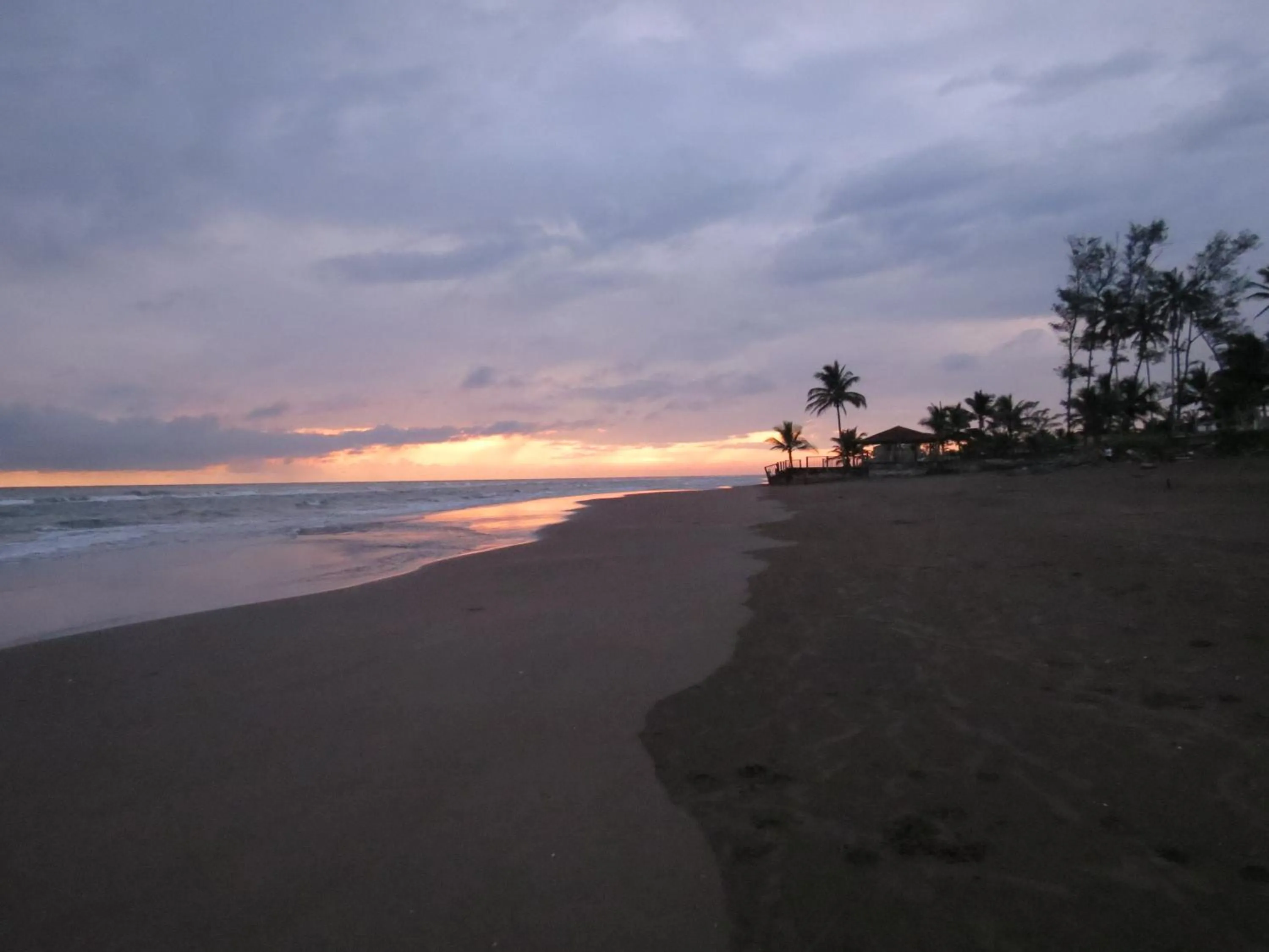 Sunset in Eco Coco Loco by Rotamundos