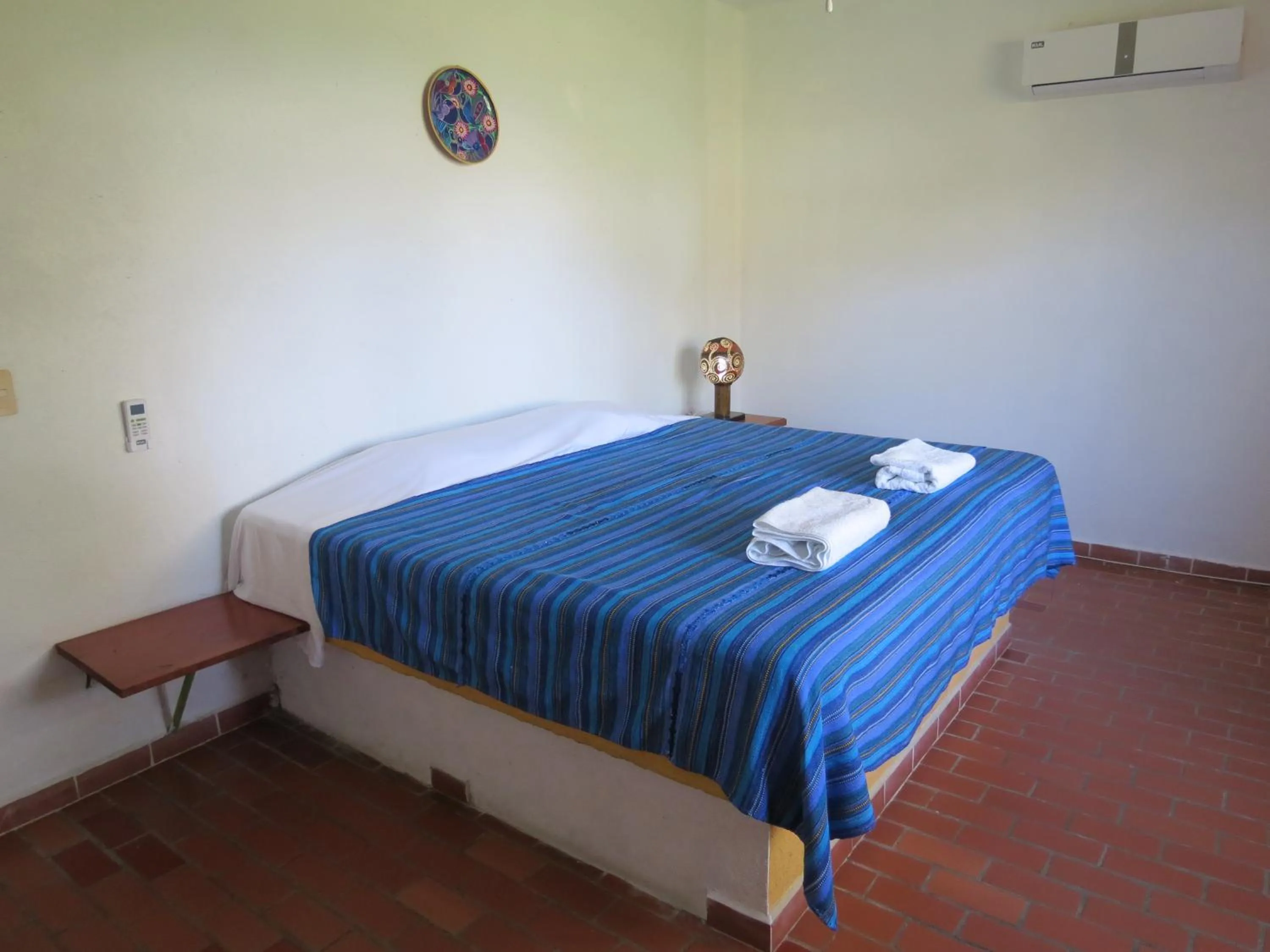 Photo of the whole room in Eco Coco Loco by Rotamundos