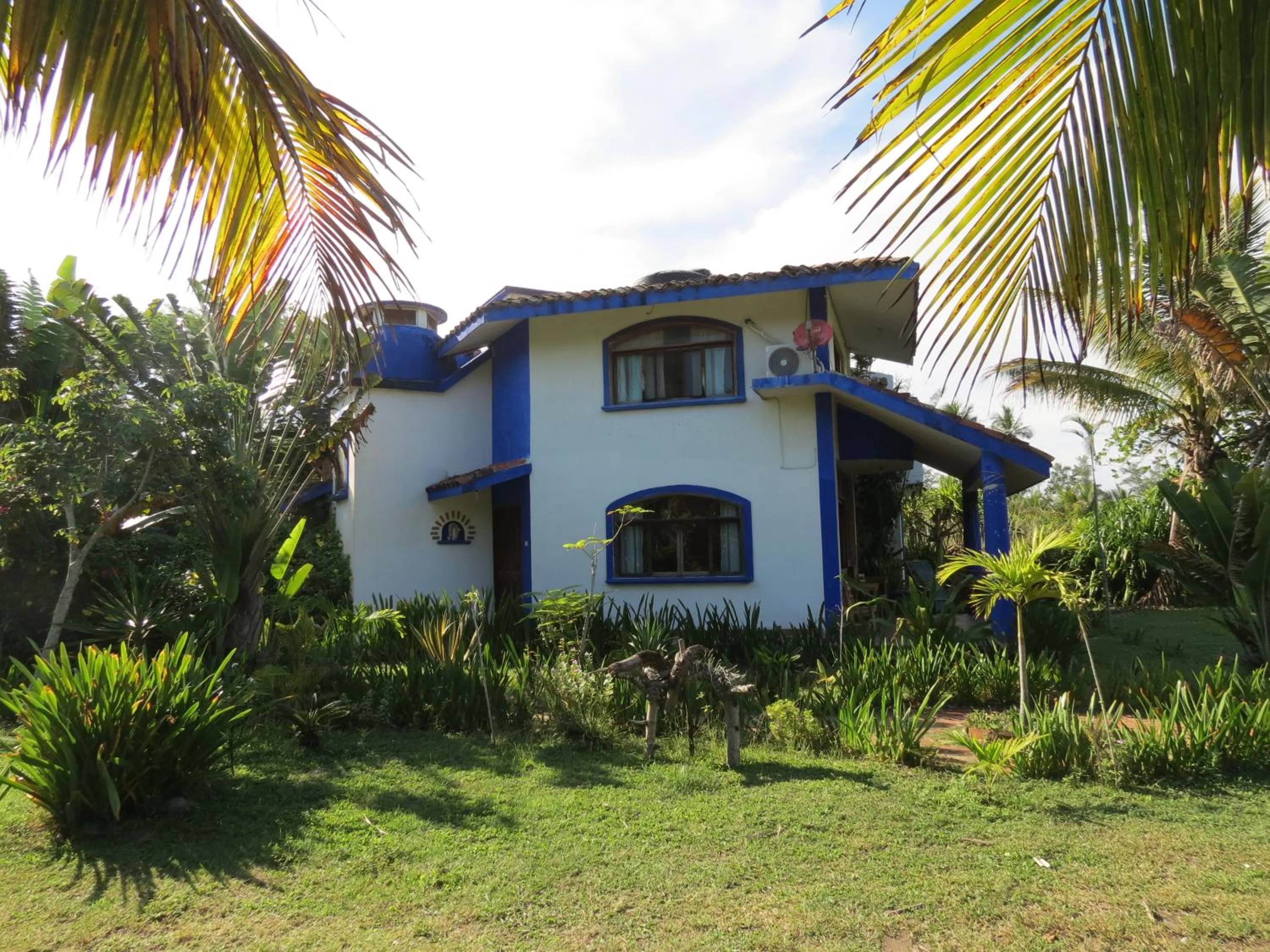 Property building in Eco Coco Loco by Rotamundos