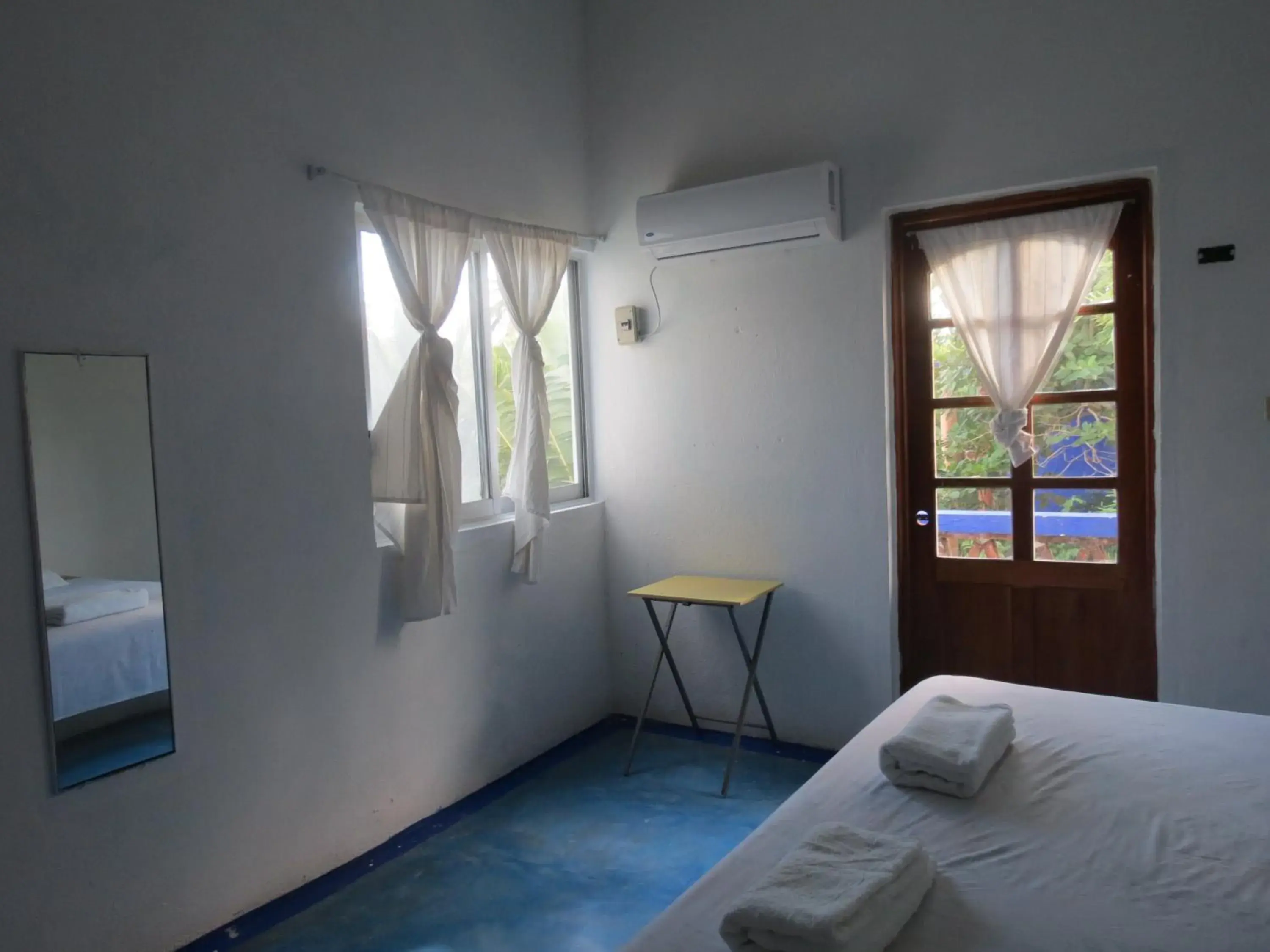 Queen Room in Eco Coco Loco by Rotamundos Queen Room in Eco Coco Loco by Rotamundos