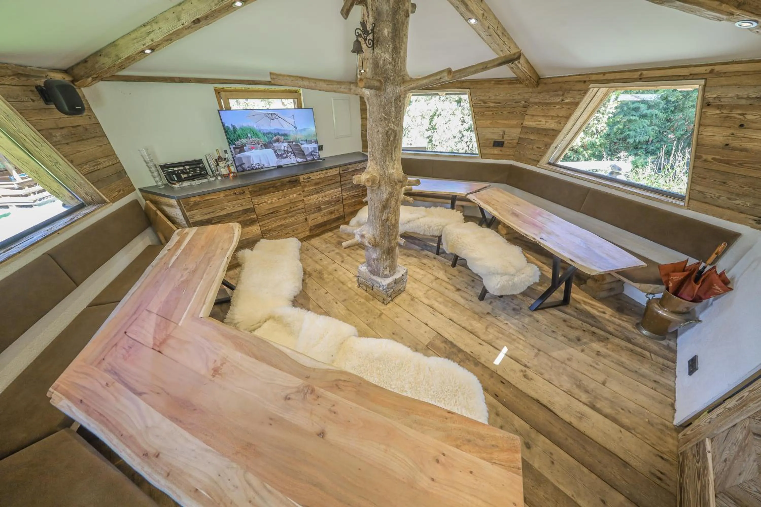 Communal lounge/ TV room in Gartenhotel Rosenhof bei Kitzbühel