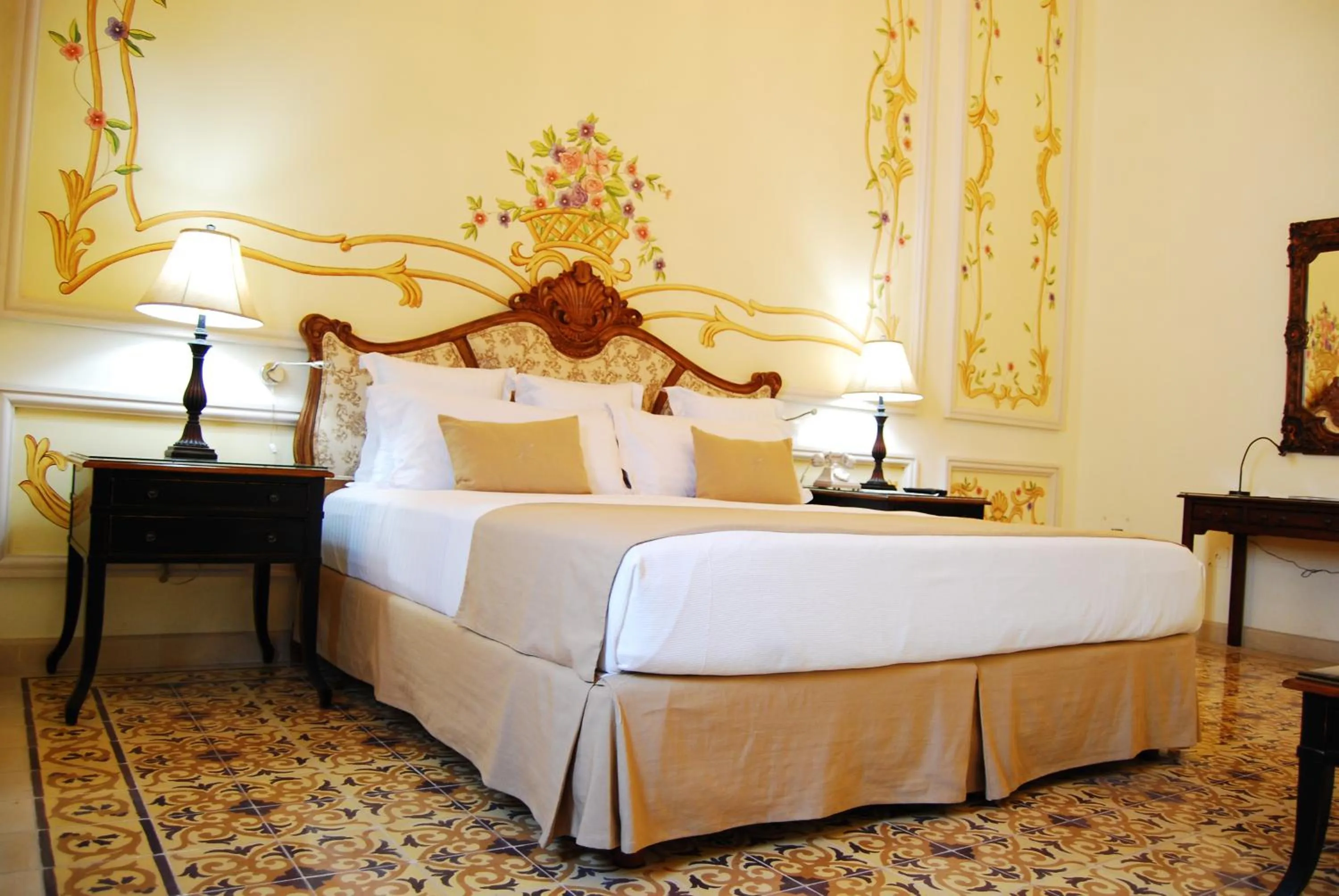 Bed in Mansión Mérida Boutique Hotel - Restaurant