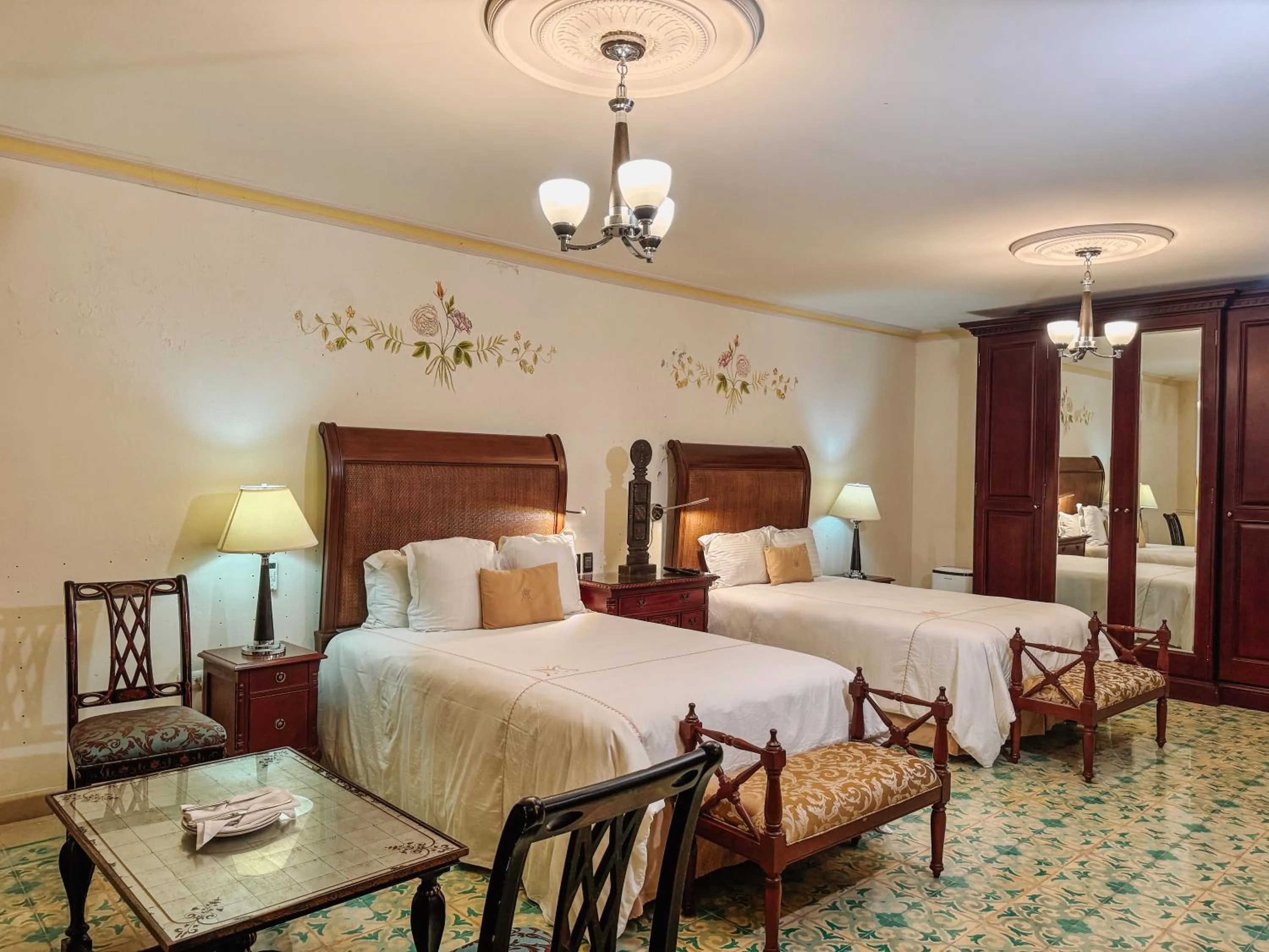 Bed in Mansión Mérida Boutique Hotel - Restaurant