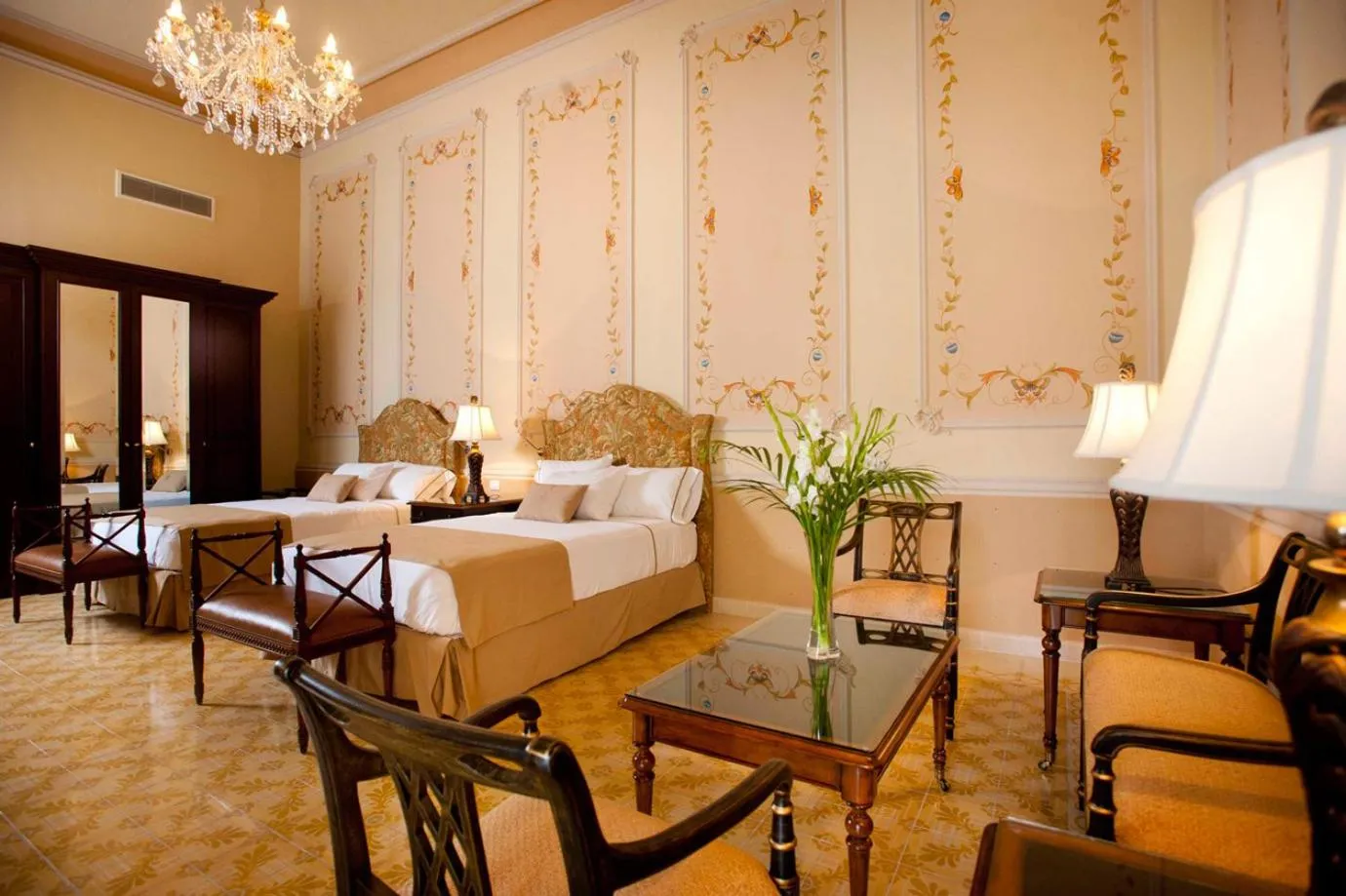 Bed in Mansión Mérida Boutique Hotel - Restaurant