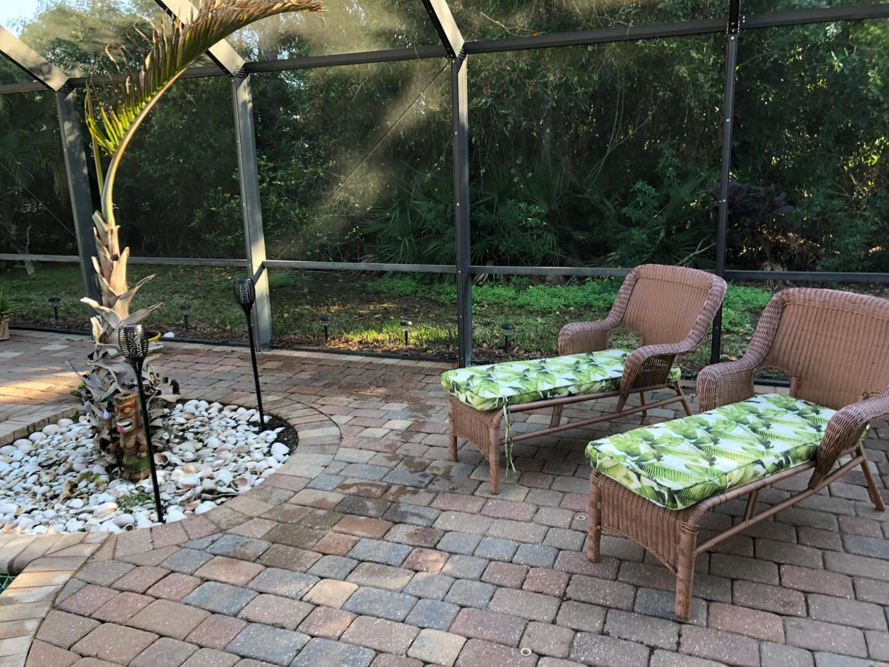 Swimming pool in Tiki Paradise House & pool - 10 min to Beach!