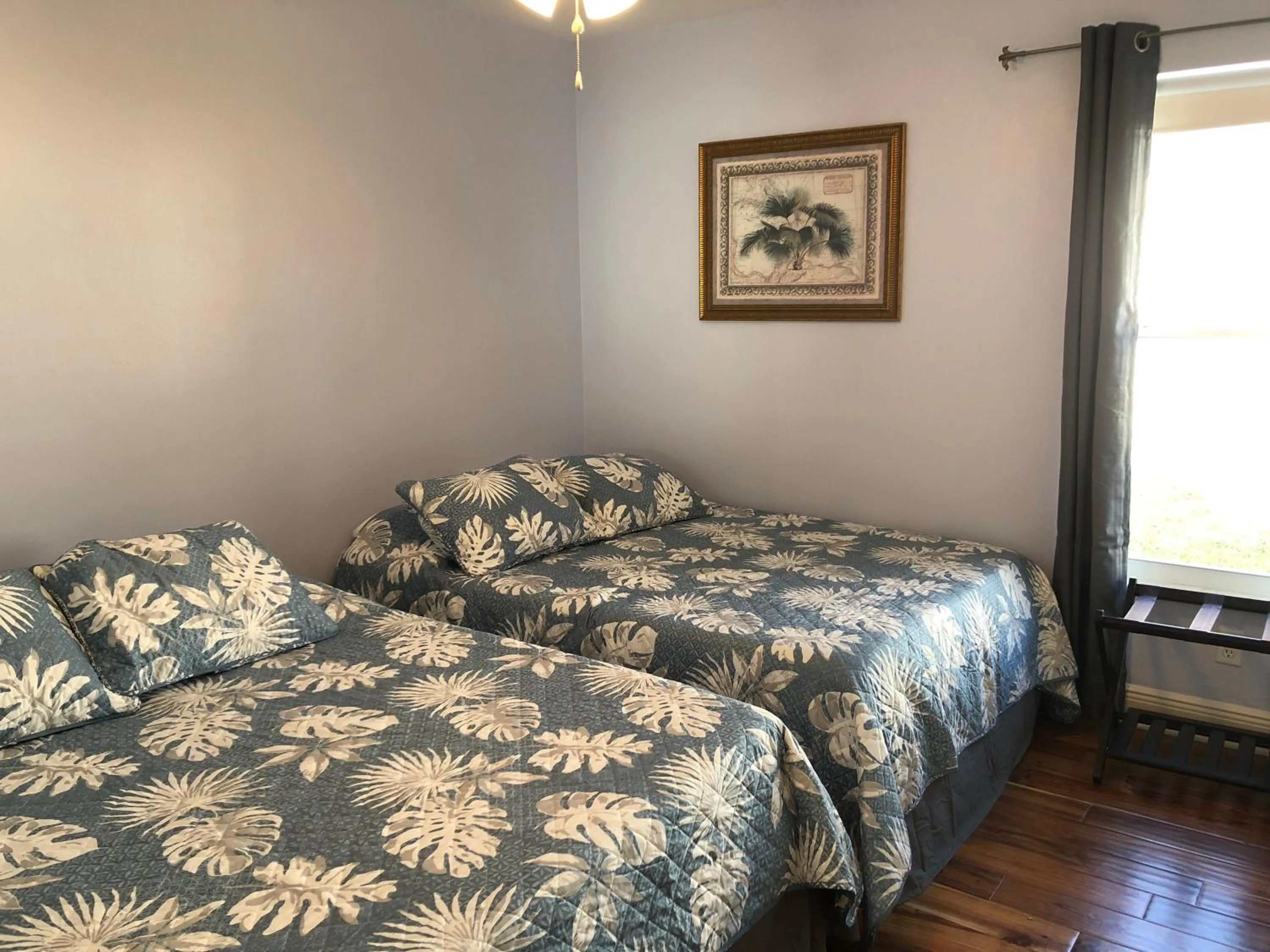 Bedroom, Bed in Tiki Paradise House & pool - 10 min to Beach!