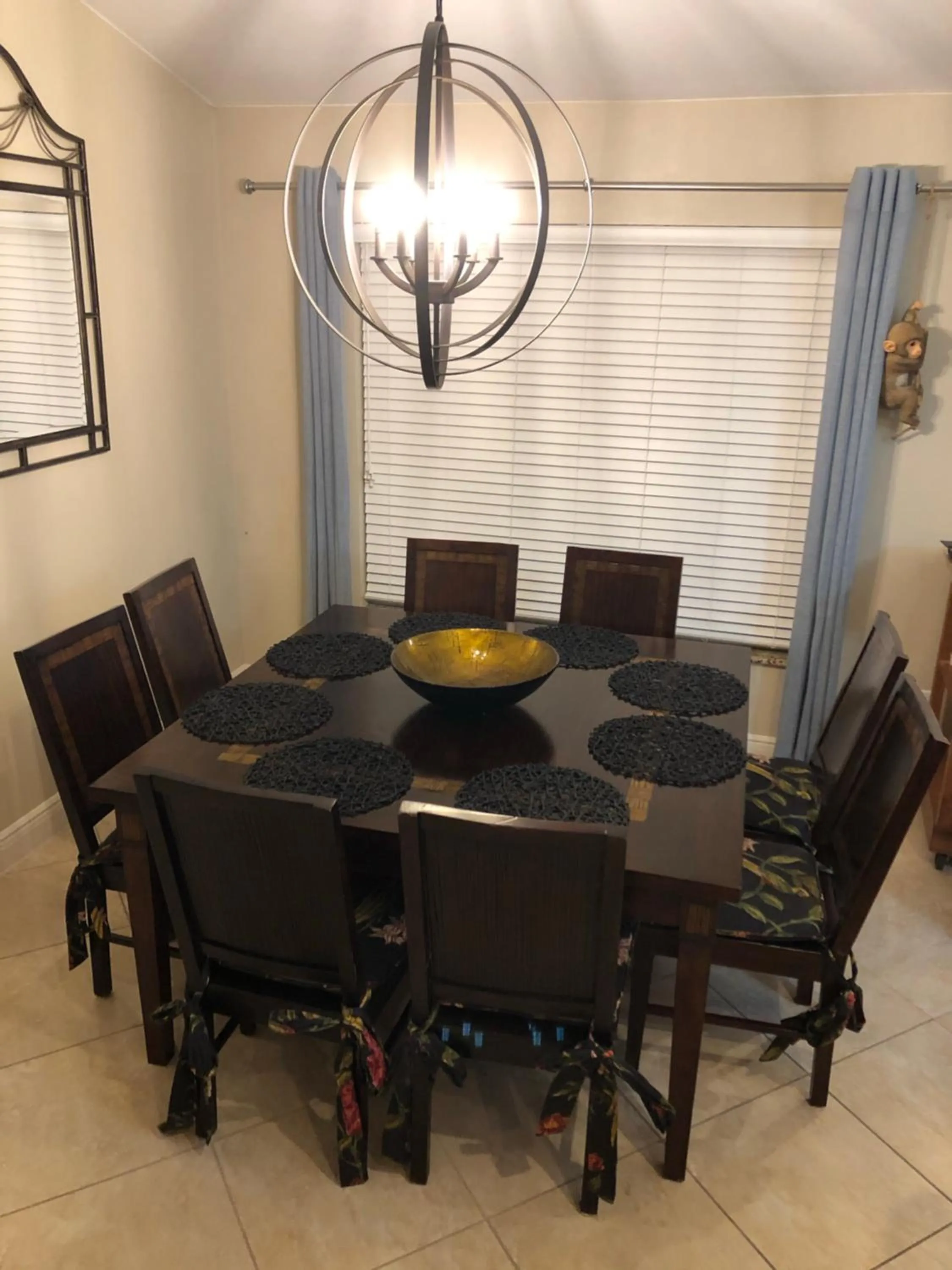 Dining area in Tiki Paradise House & pool - 10 min to Beach!