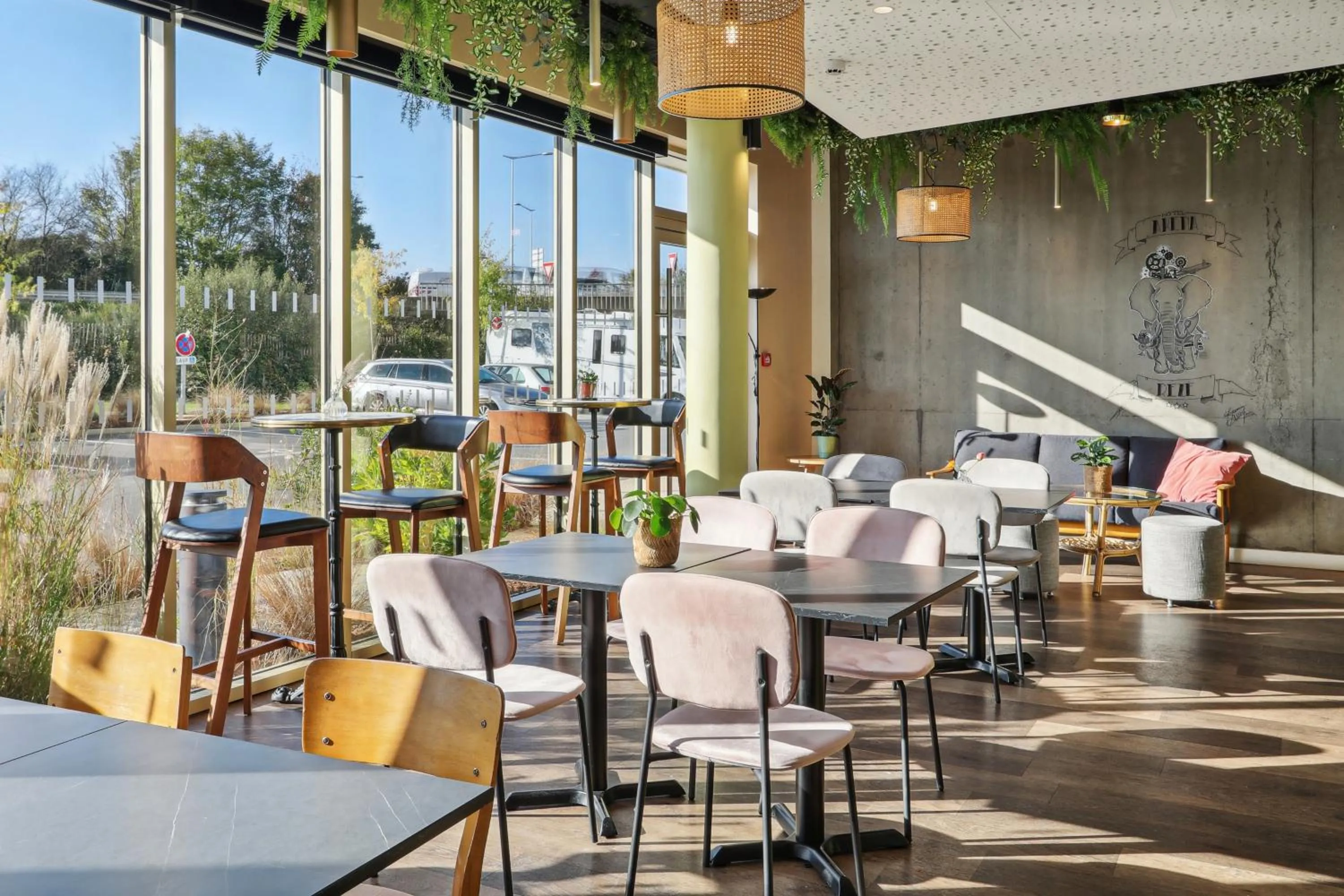 Restaurant/places to eat in Akena Nantes Rezé Aéroport