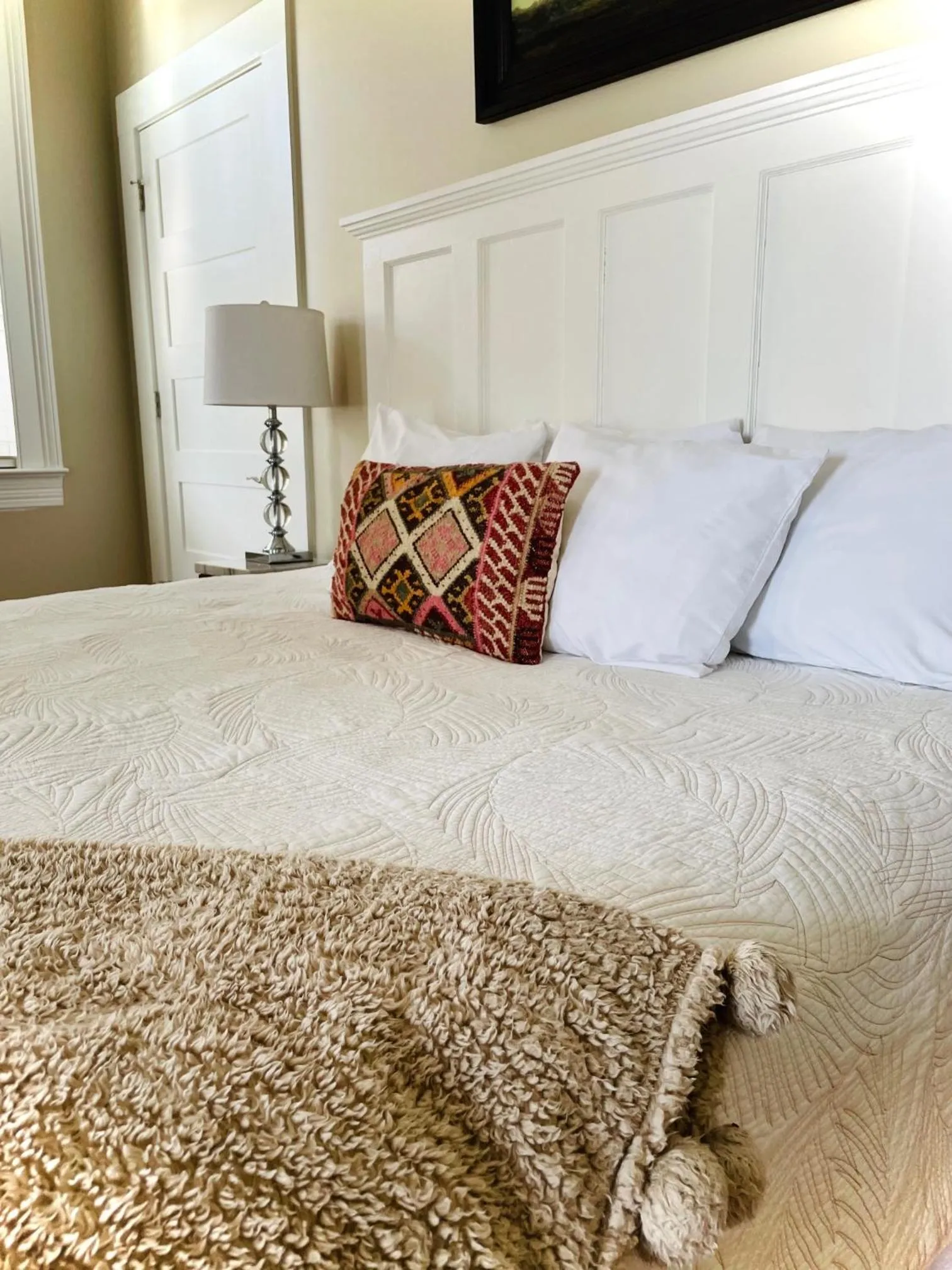 Bed in 607 Bay Inn Downtown Beaufort