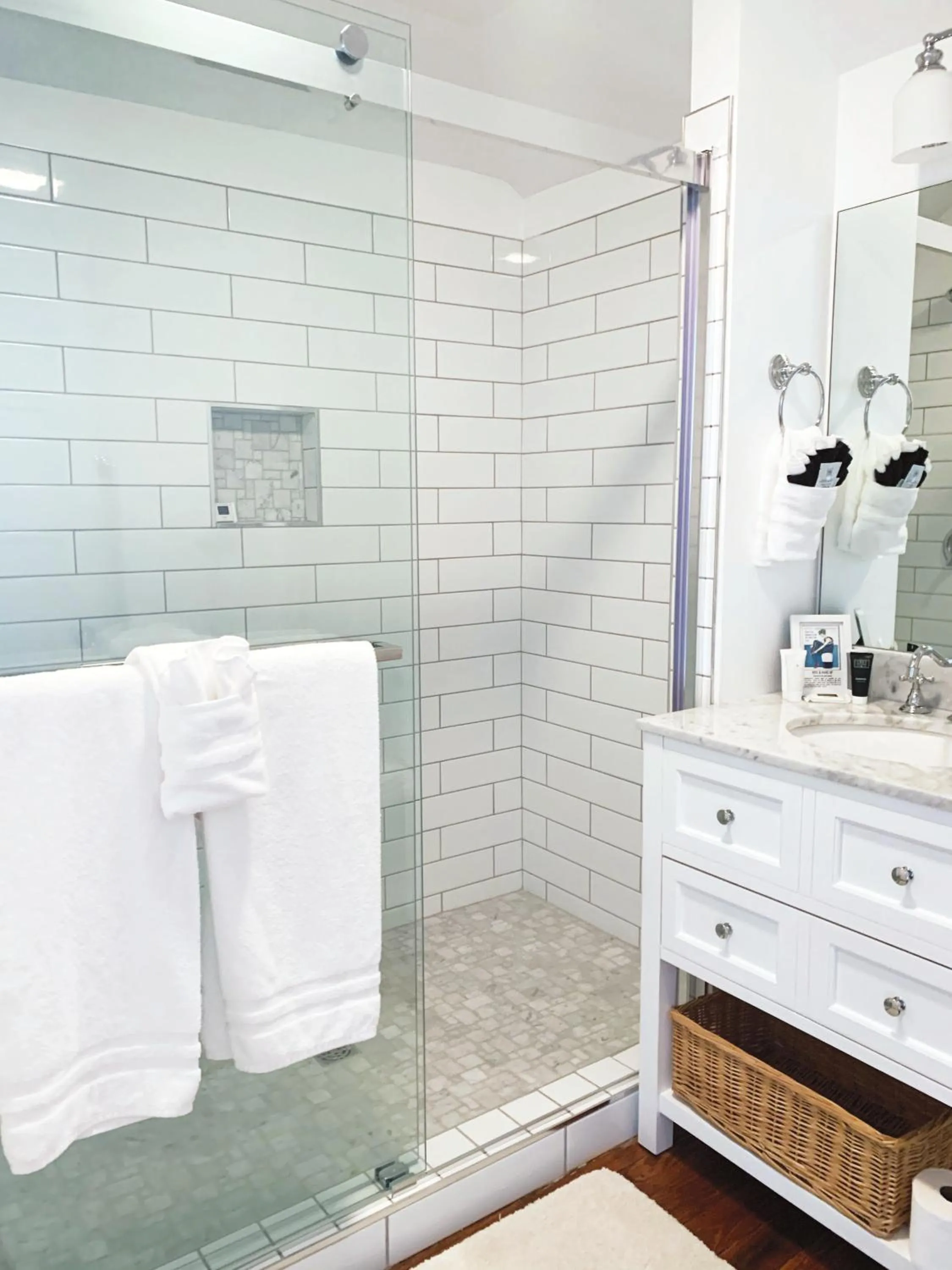 Shower in 607 Bay Inn Downtown Beaufort