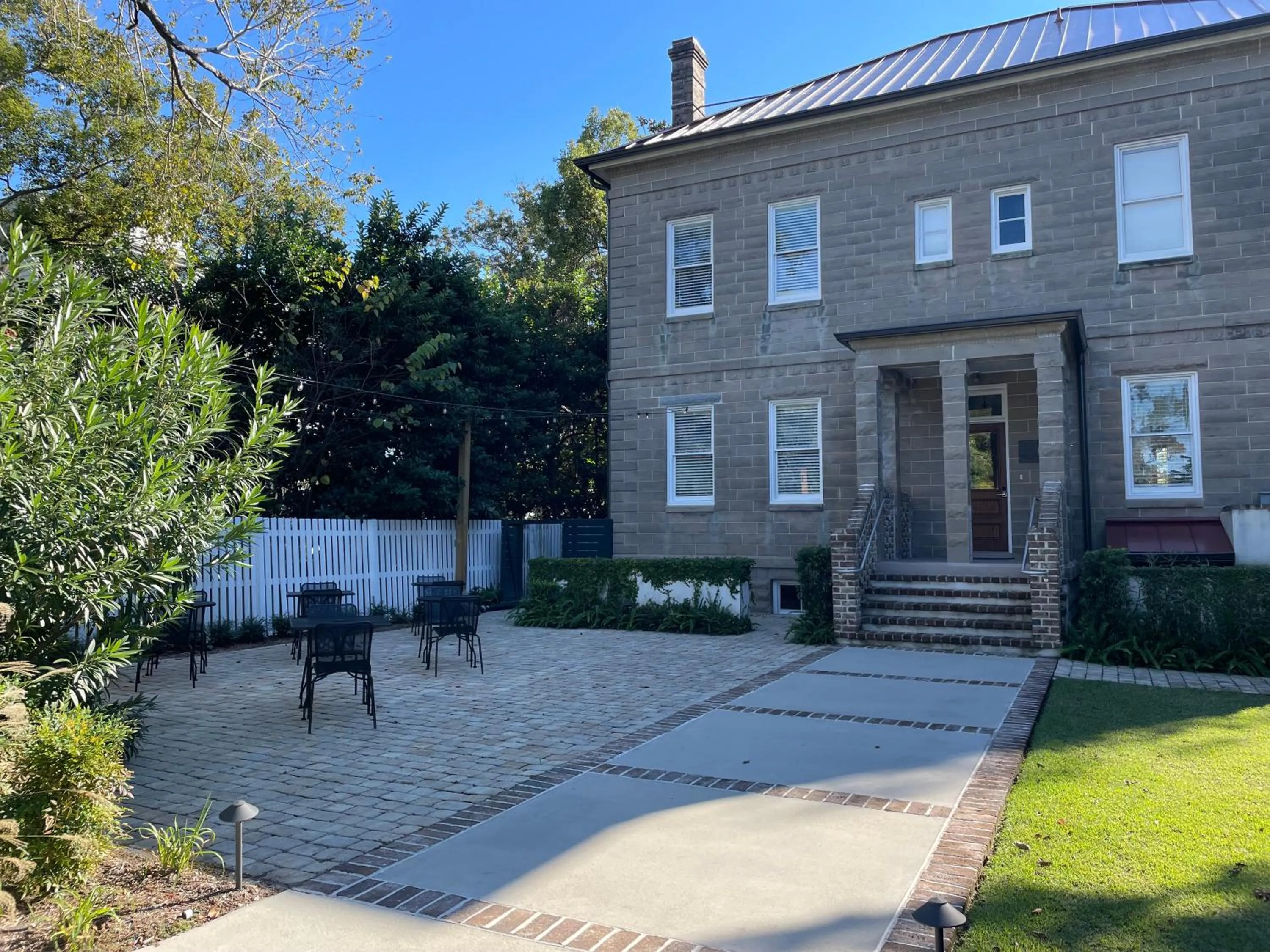 Property building in 607 Bay Inn Downtown Beaufort