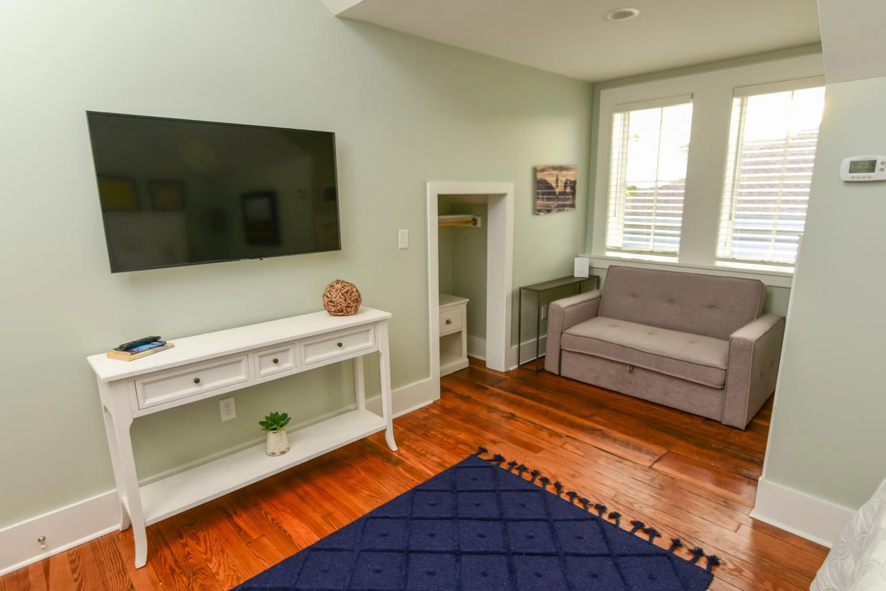 TV and multimedia in 607 Bay Inn Downtown Beaufort