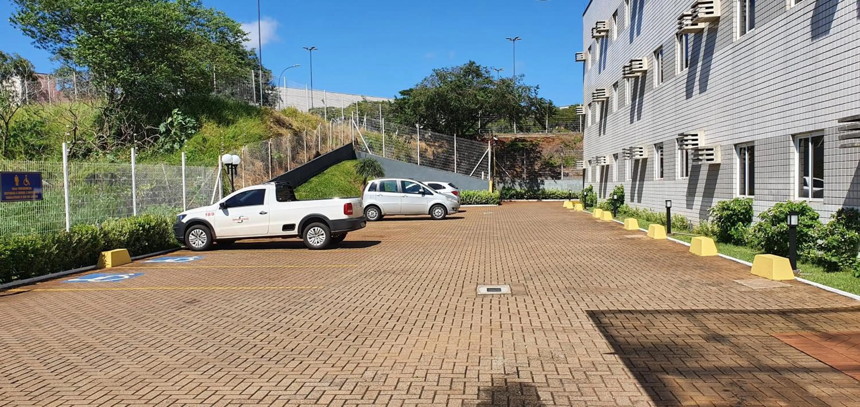 Parking in Villalba Hoteis