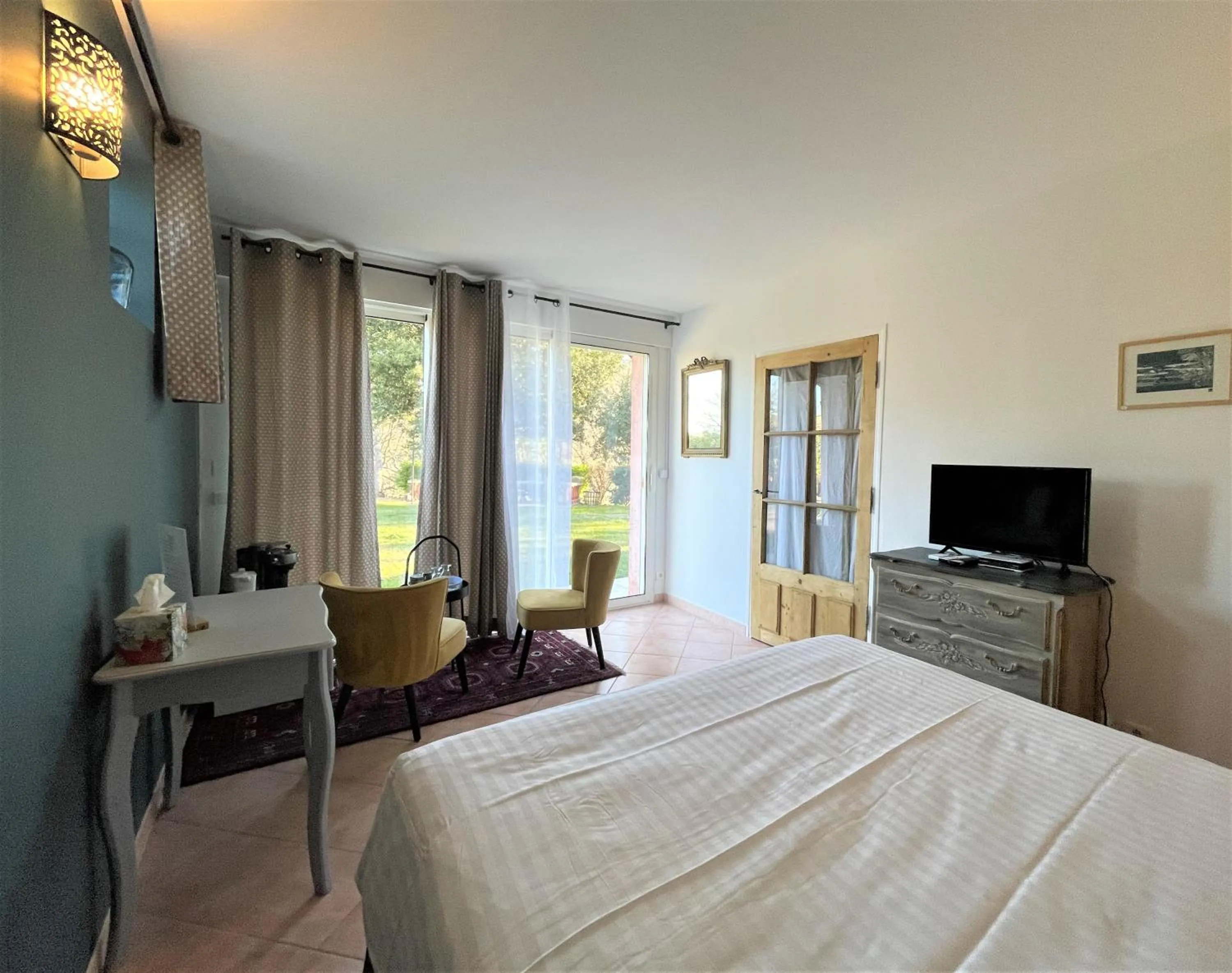 Bedroom in Le Mas Carré Séguret