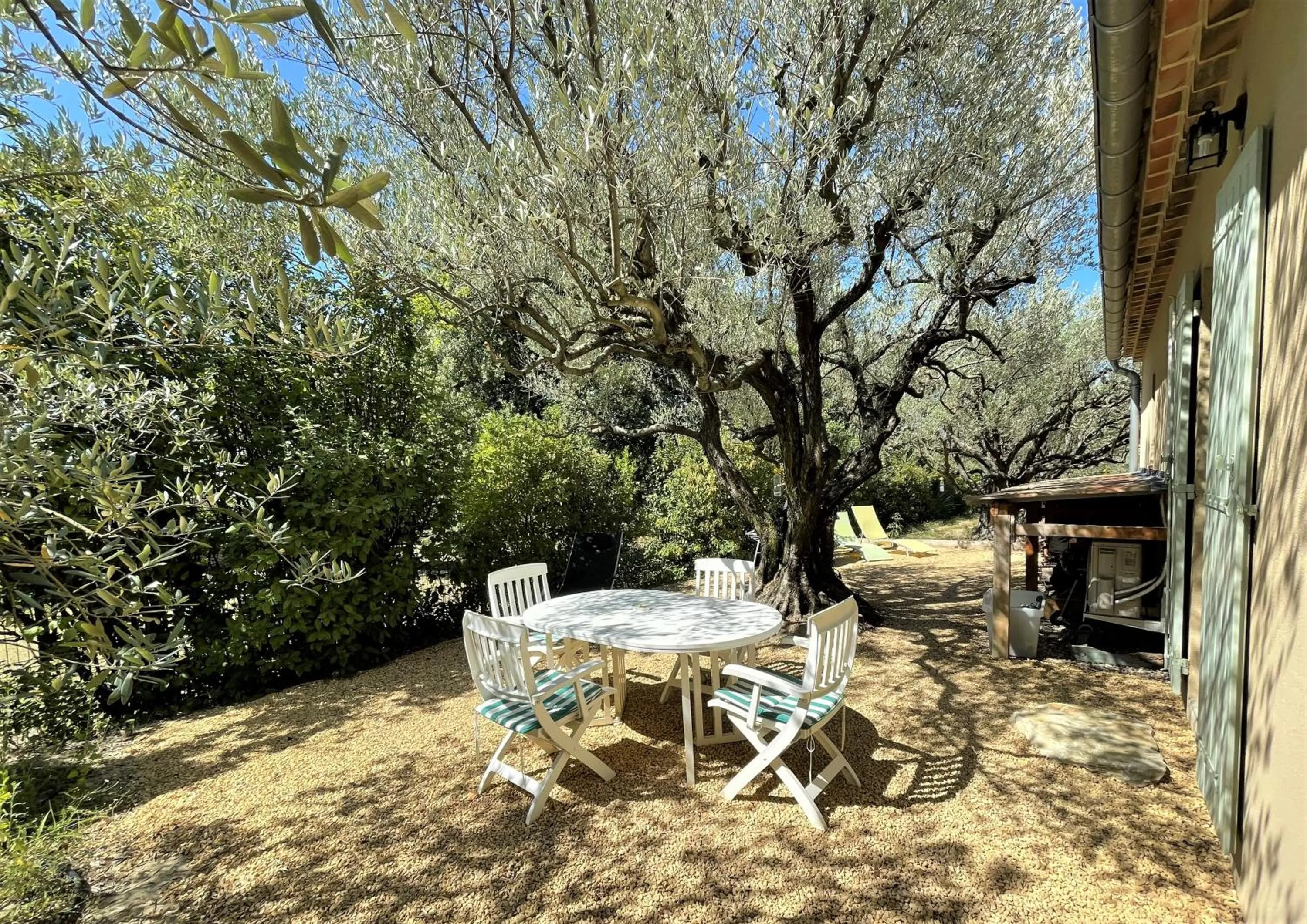 Patio in Le Mas Carré Séguret
