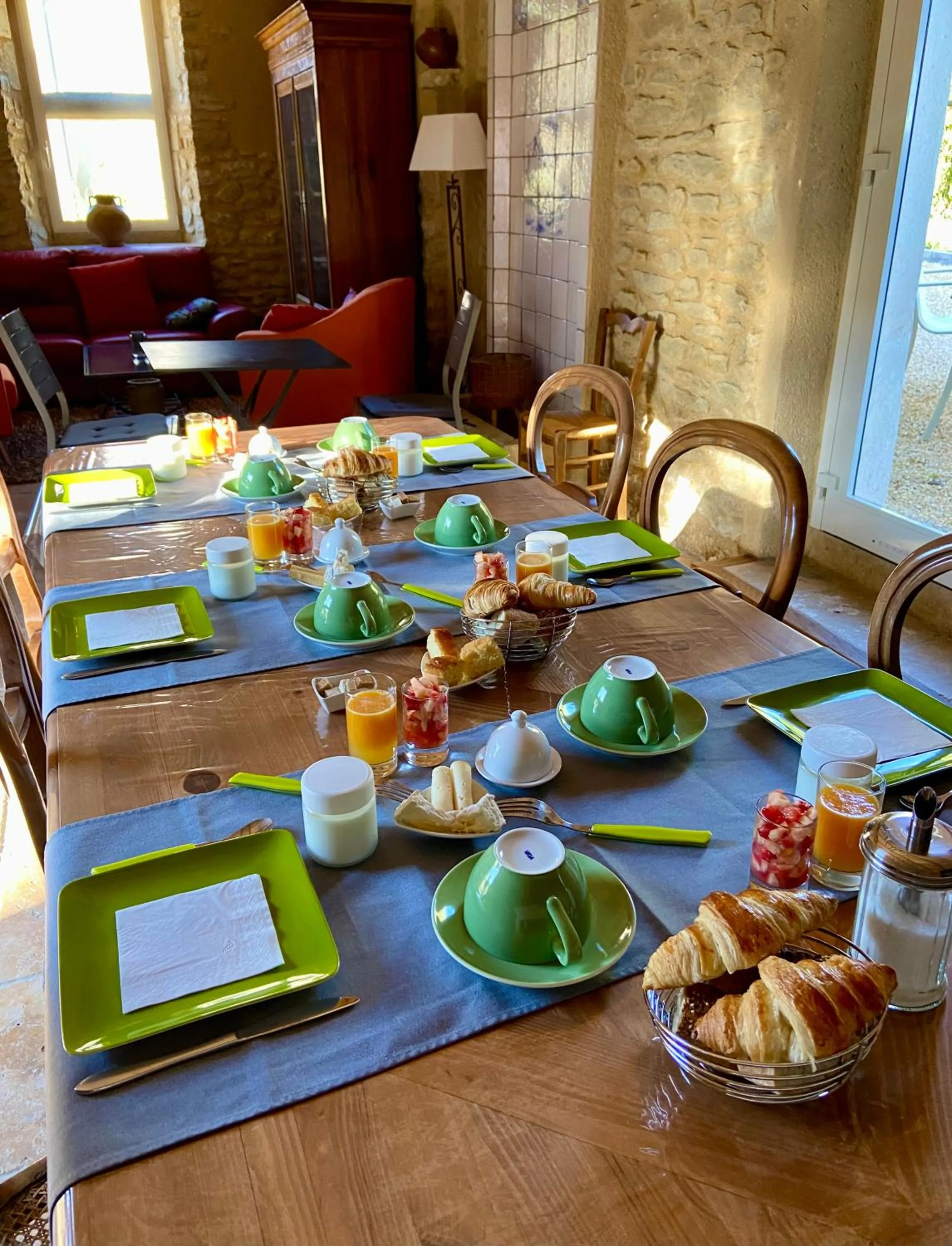 Continental breakfast in Le Mas Carré Séguret
