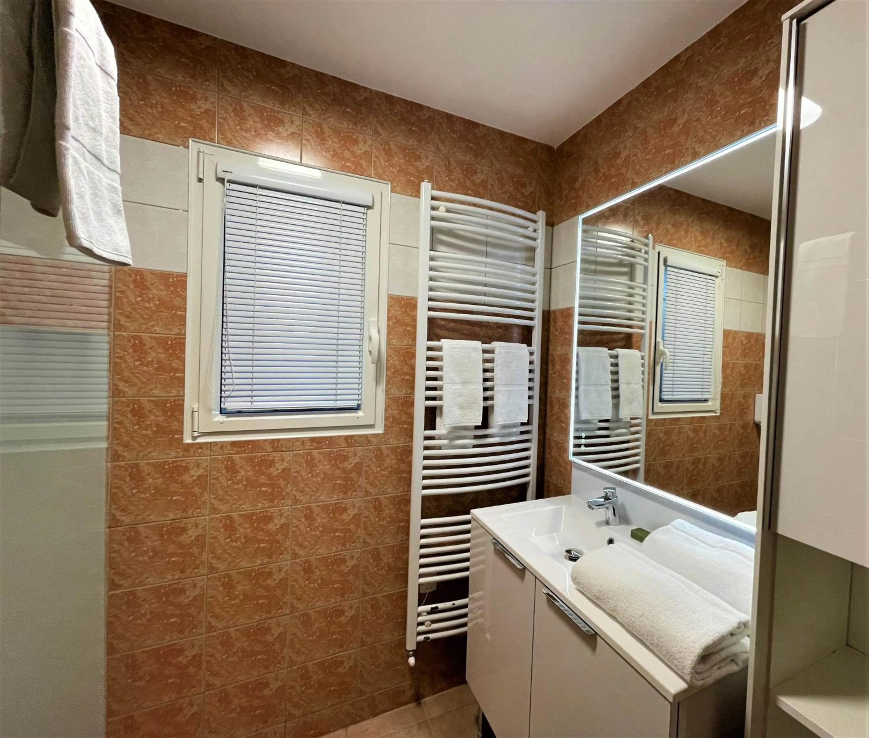 Bathroom in Le Mas Carré Séguret