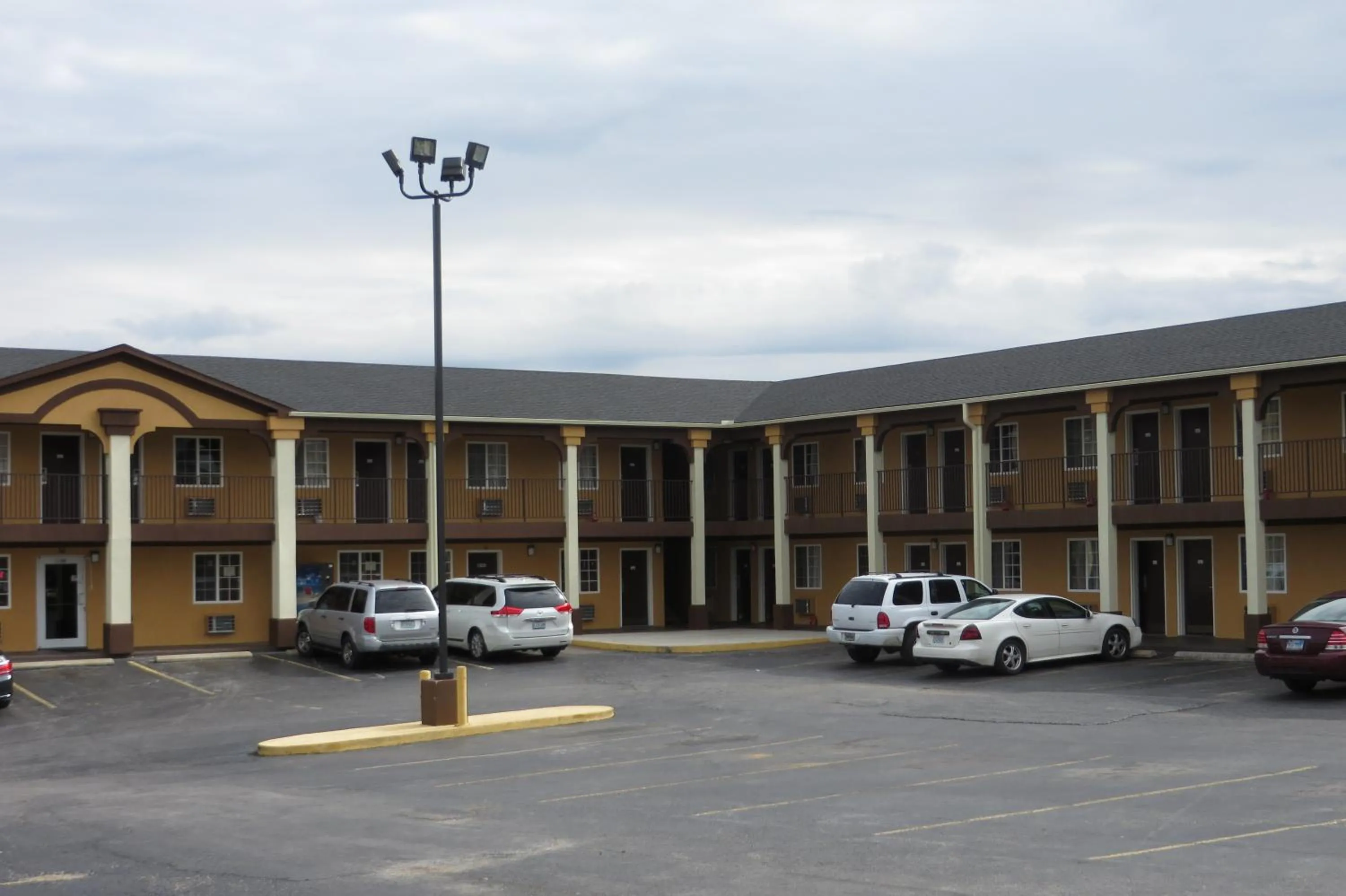 Economy Inn & Suites Joplin