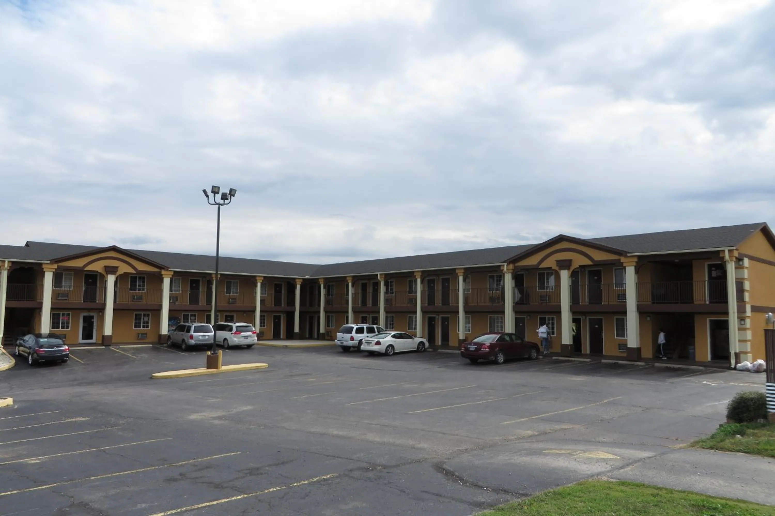 Economy Inn & Suites Joplin