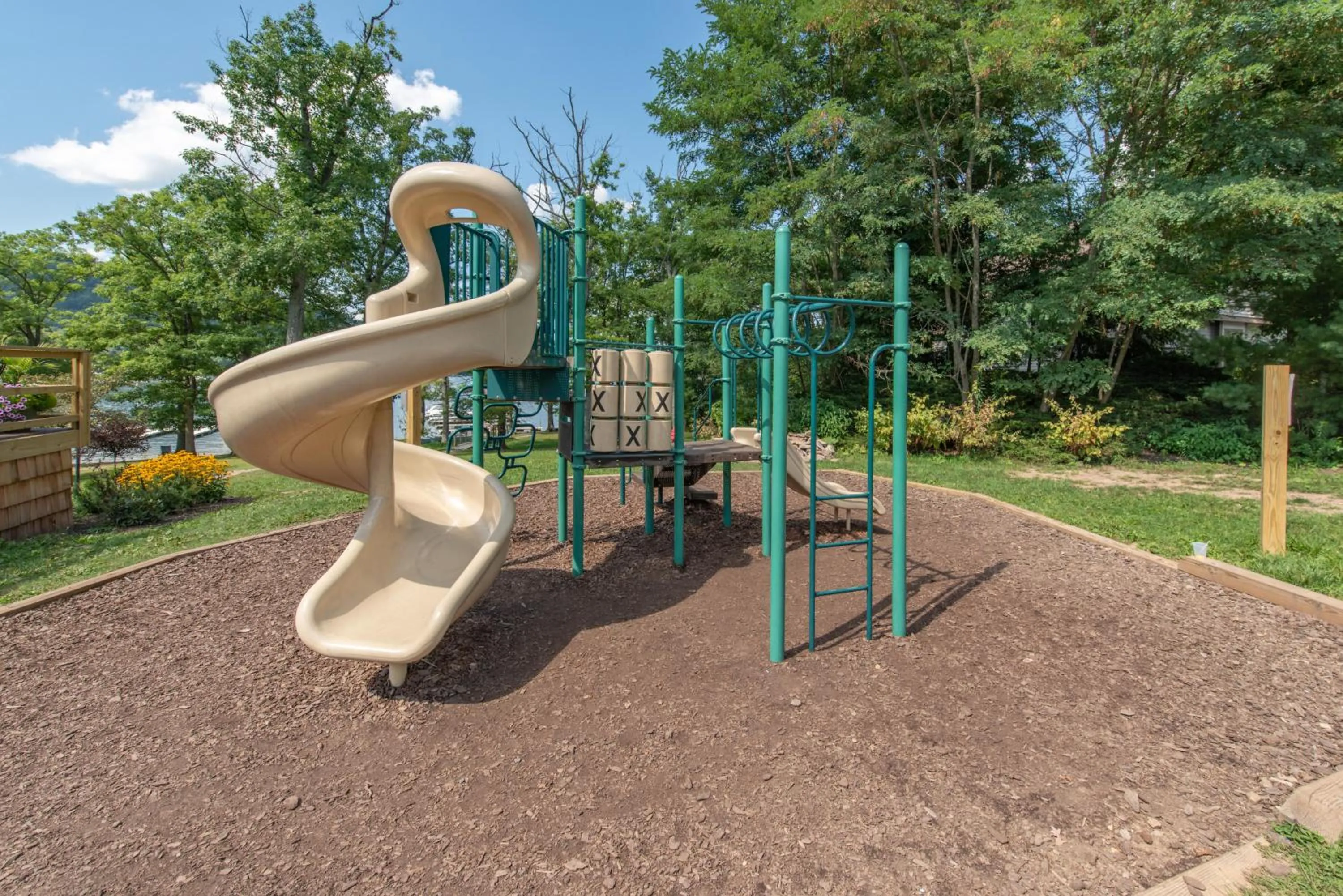 B203 One Bedroom & Loft Lake View