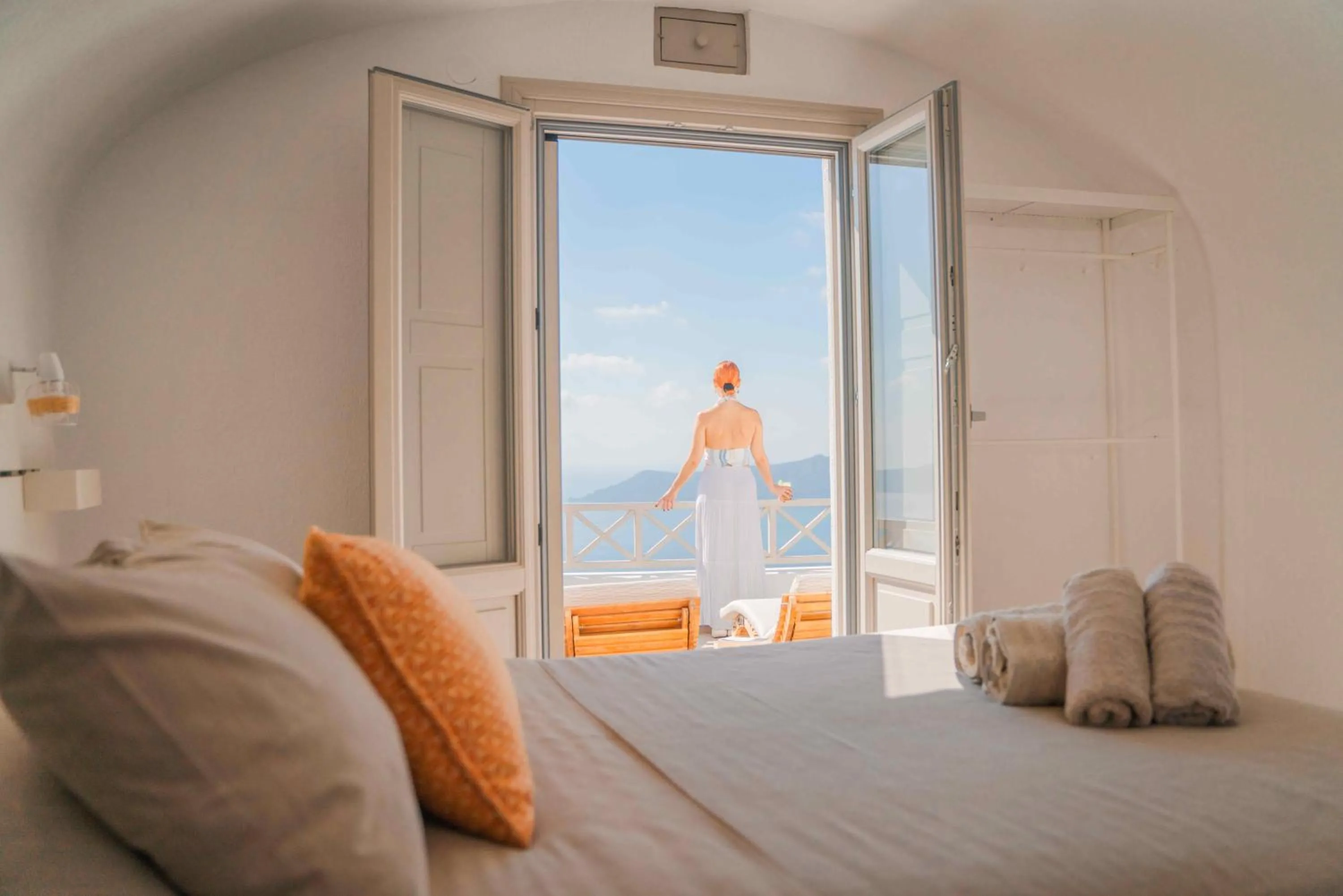 Master Cave Villa with Outdoor Hot Tub in Spitia Tzitzi