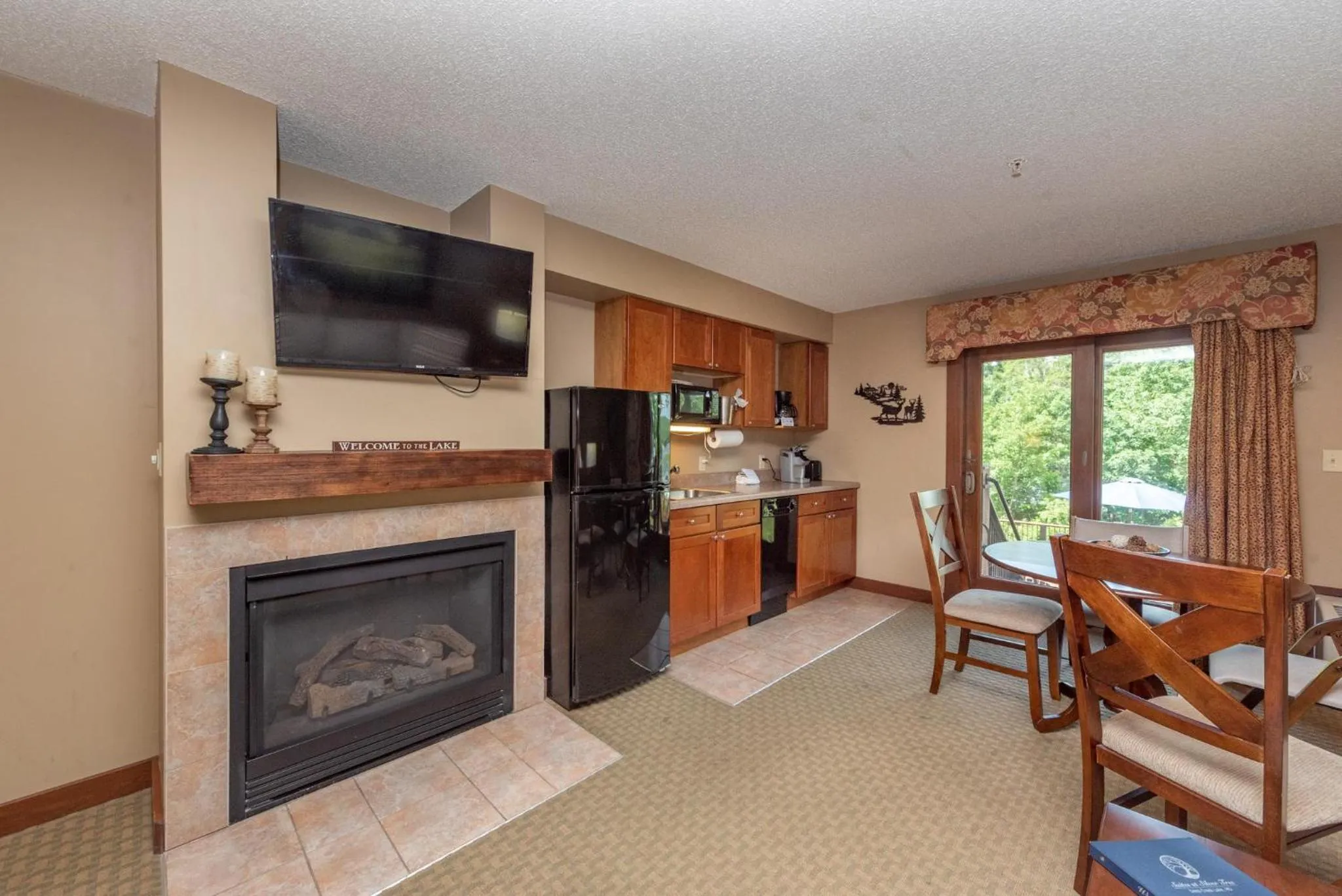 A119 Studio Lake View