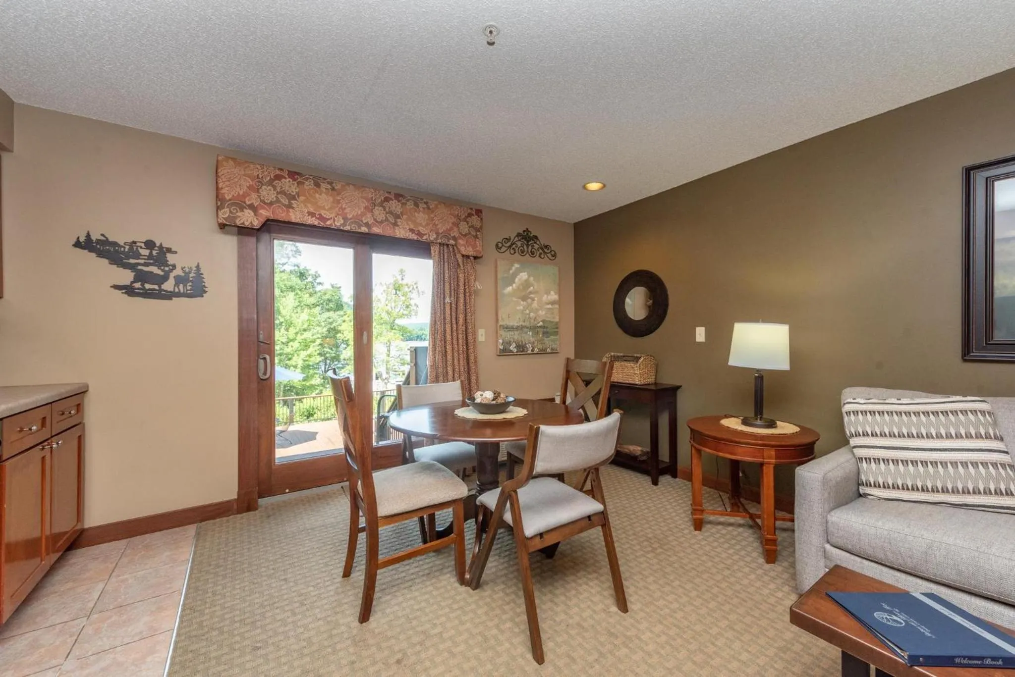 A119 Studio Lake View