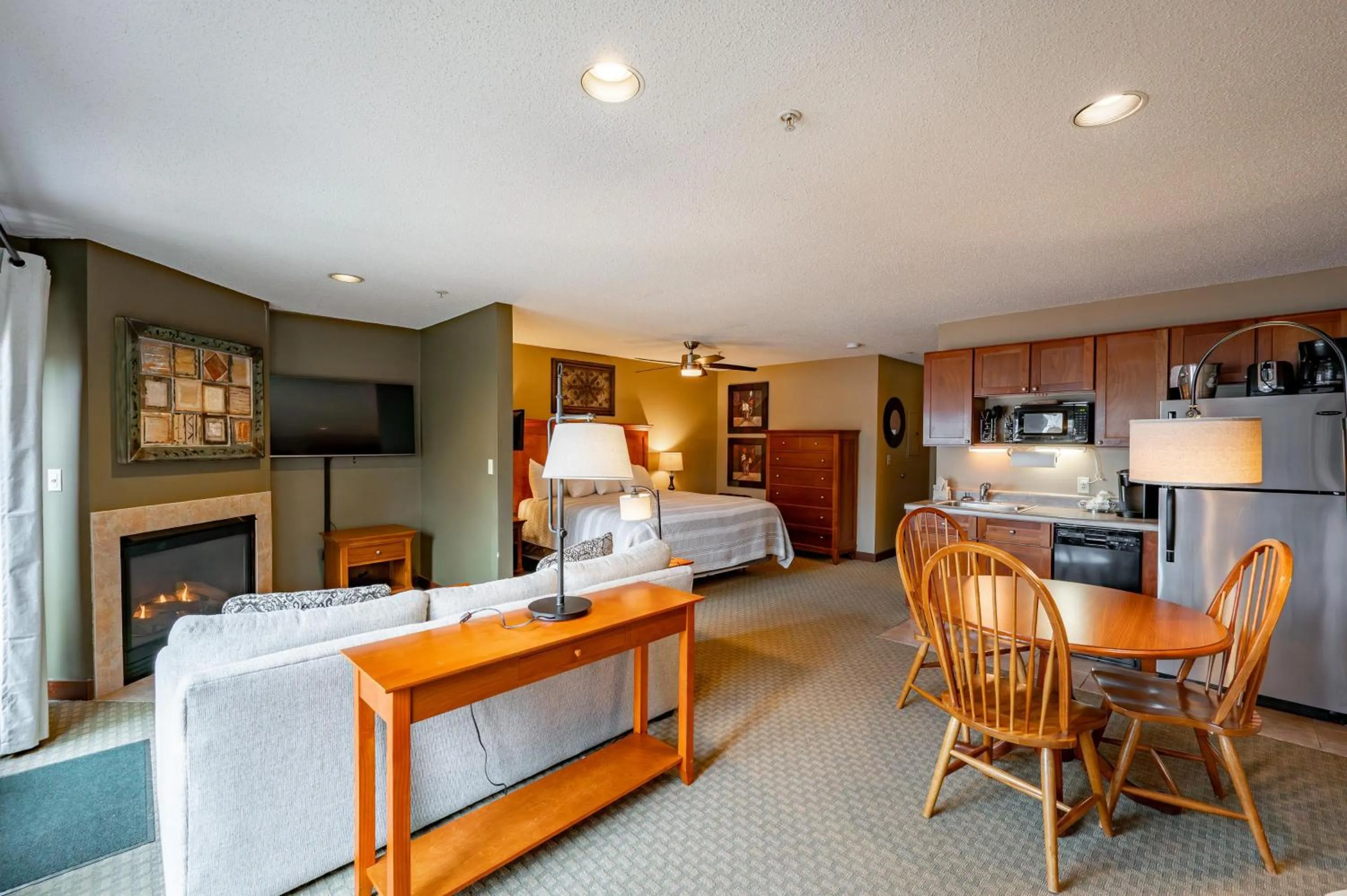 A125 Studio Lake View