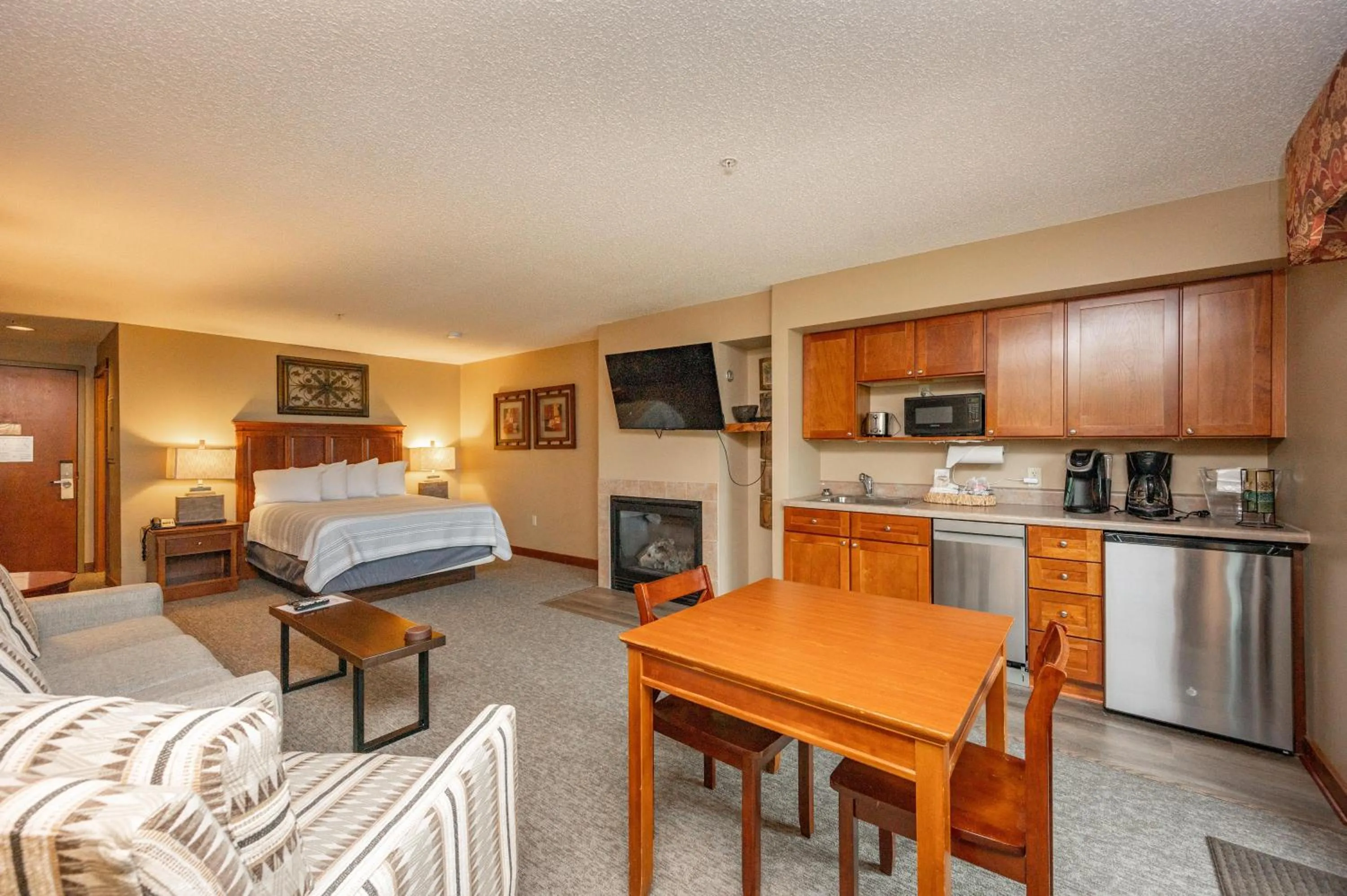 A209 Studio Lake View