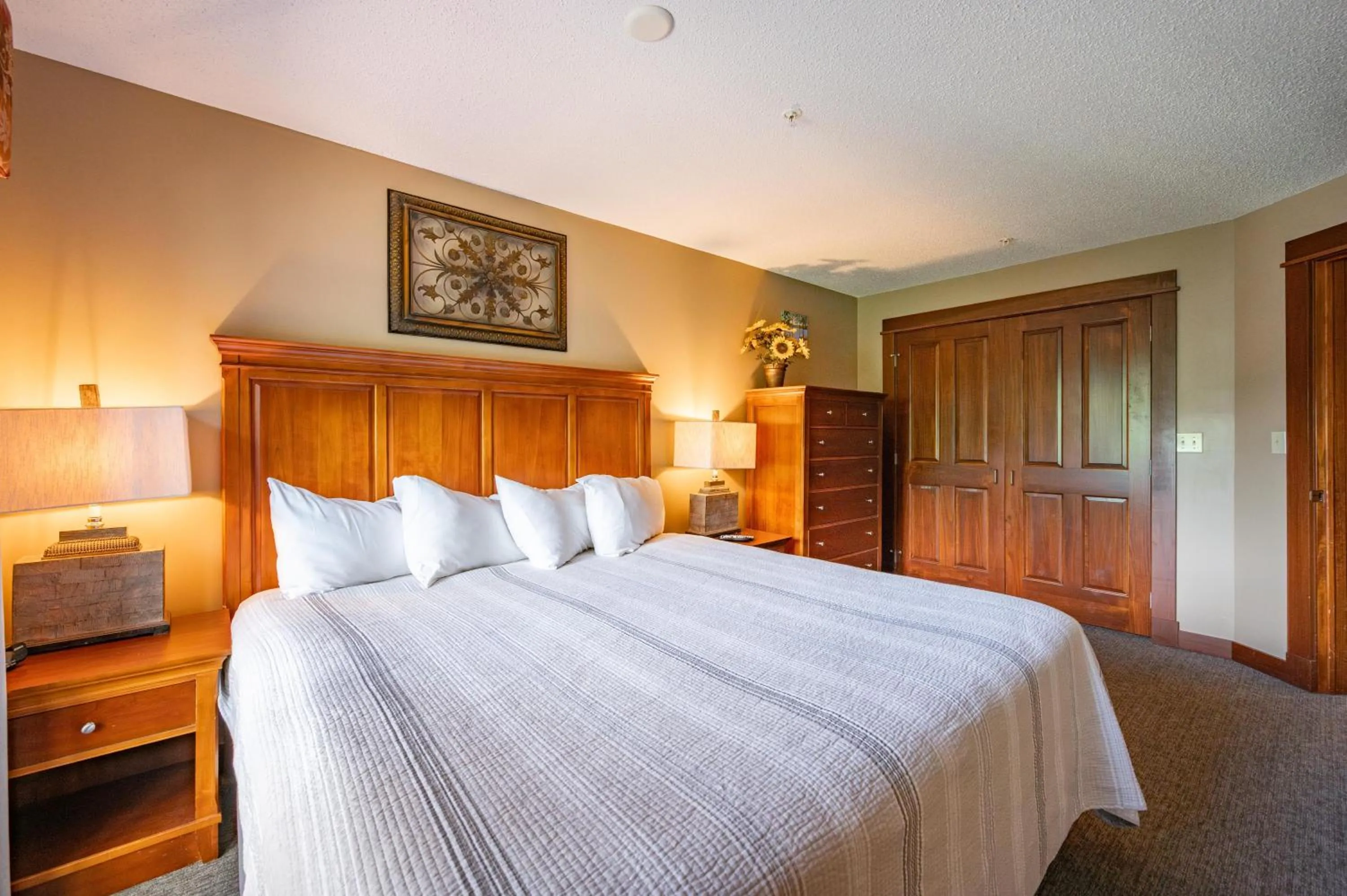 Bed in A211 One Bedroom Lake View