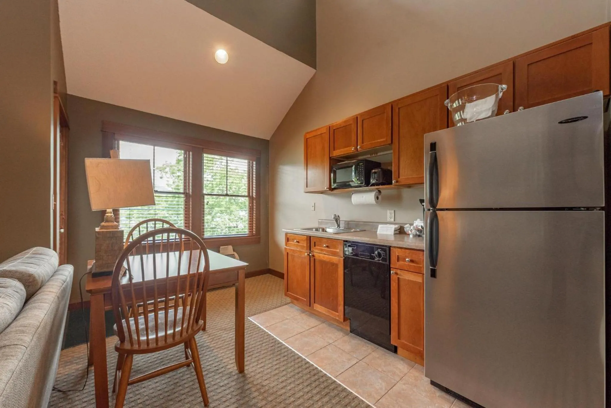 A305 Studio & Loft Lake View