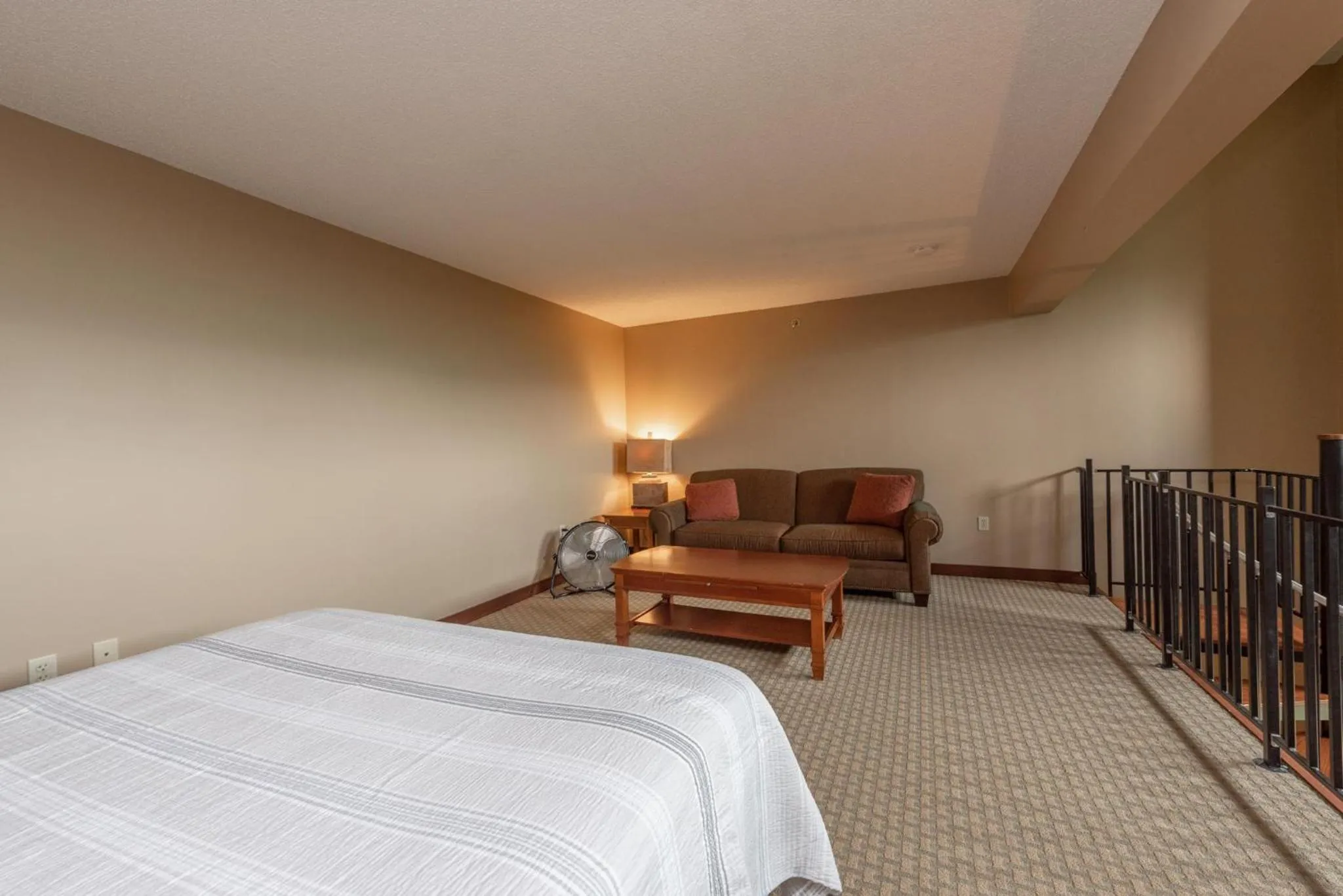 Bed in A305 Studio & Loft Lake View