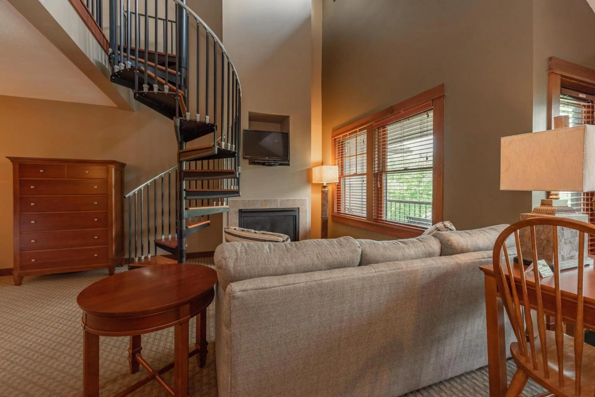 A305 Studio & Loft Lake View